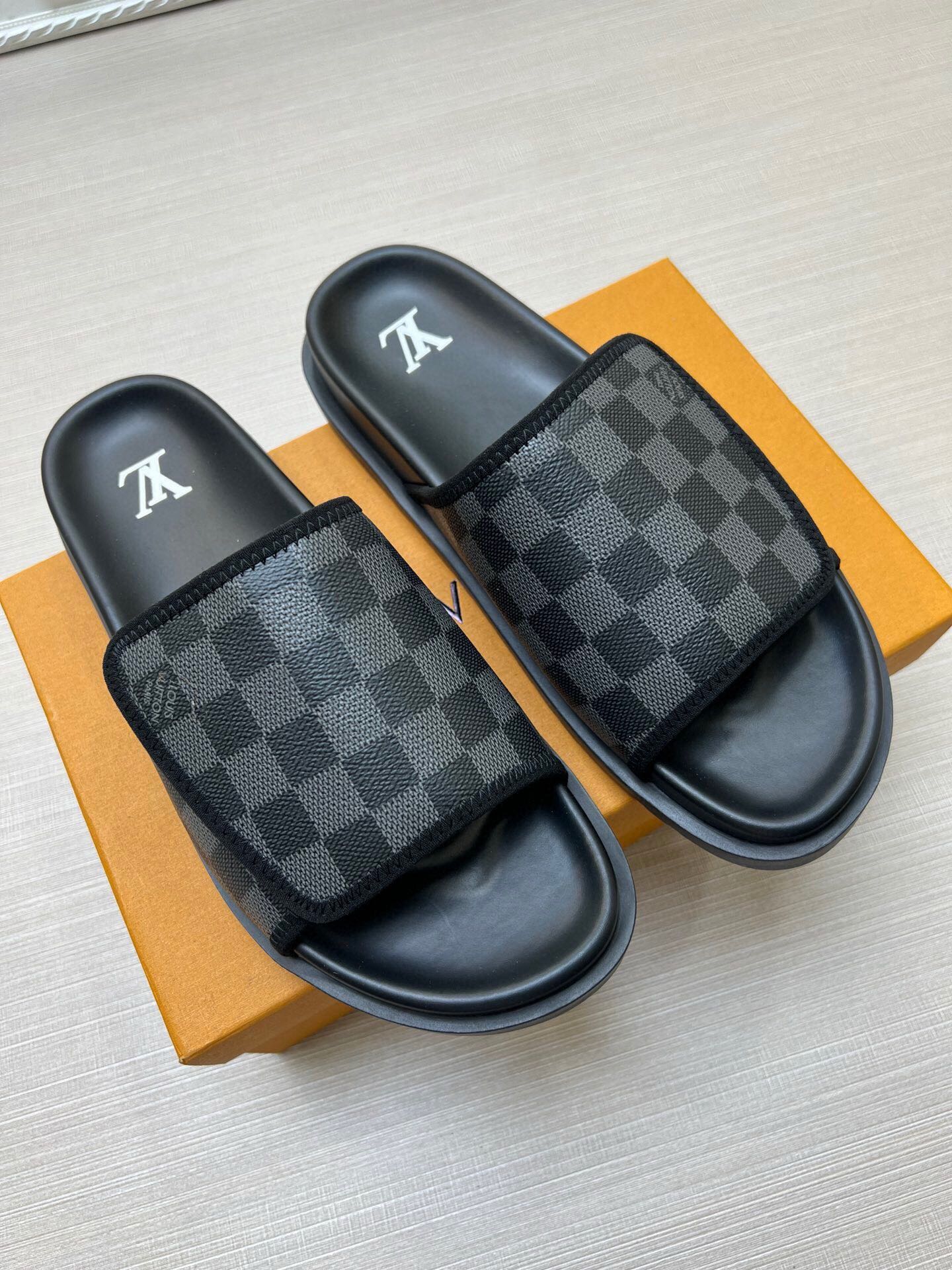5WE245Z Popular Slippers