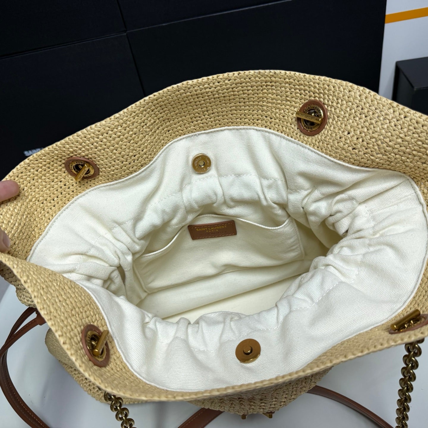 B1X66SL5  Popular woven bag