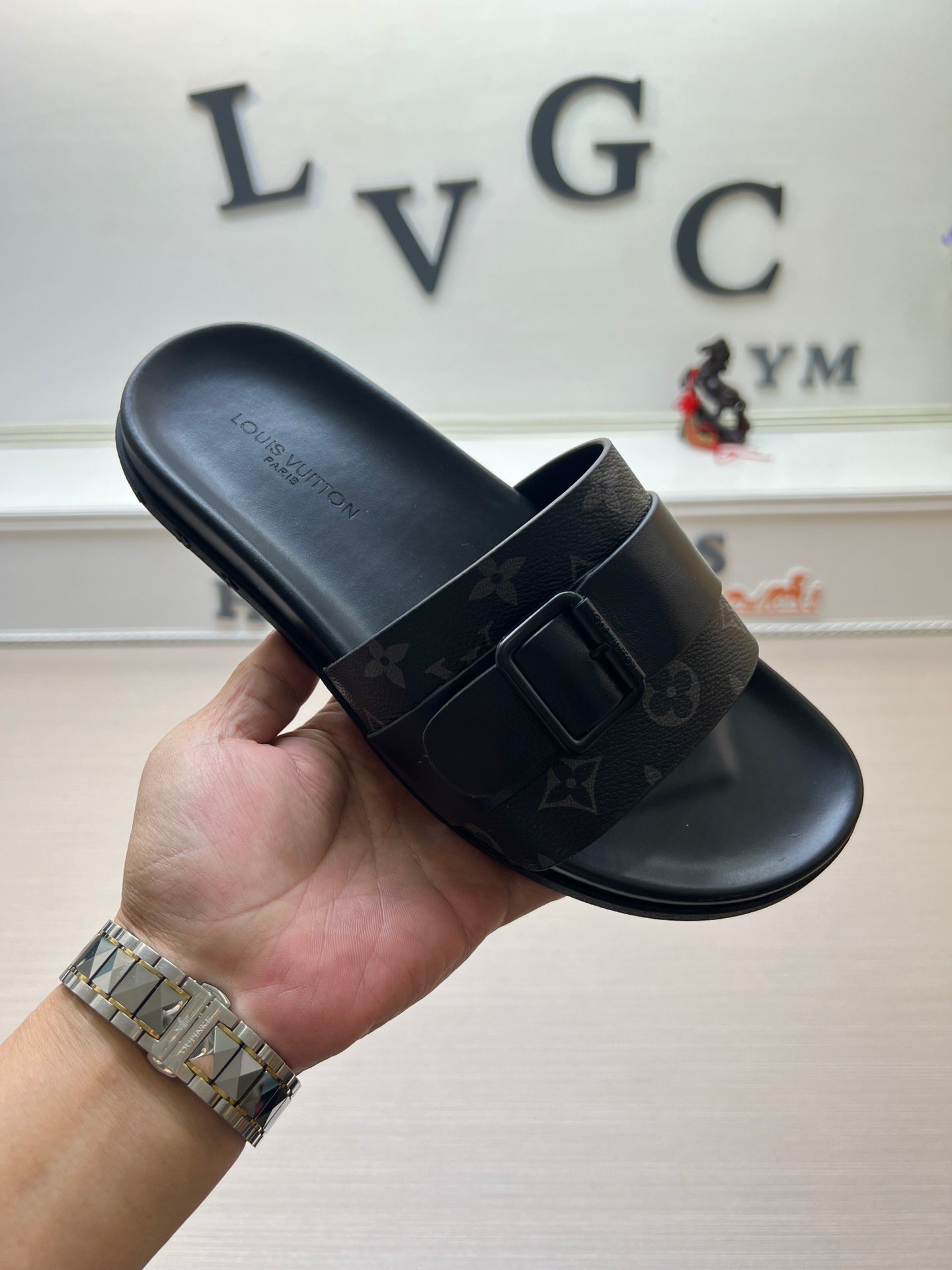 54E111Z Popular slippers