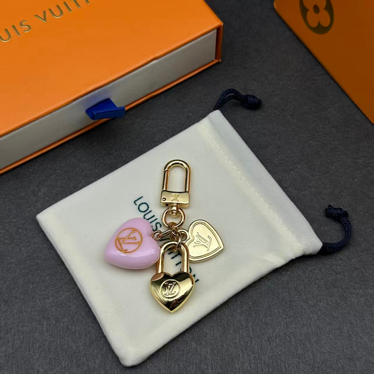 35ZE46A Popular bag 's charms accessories
