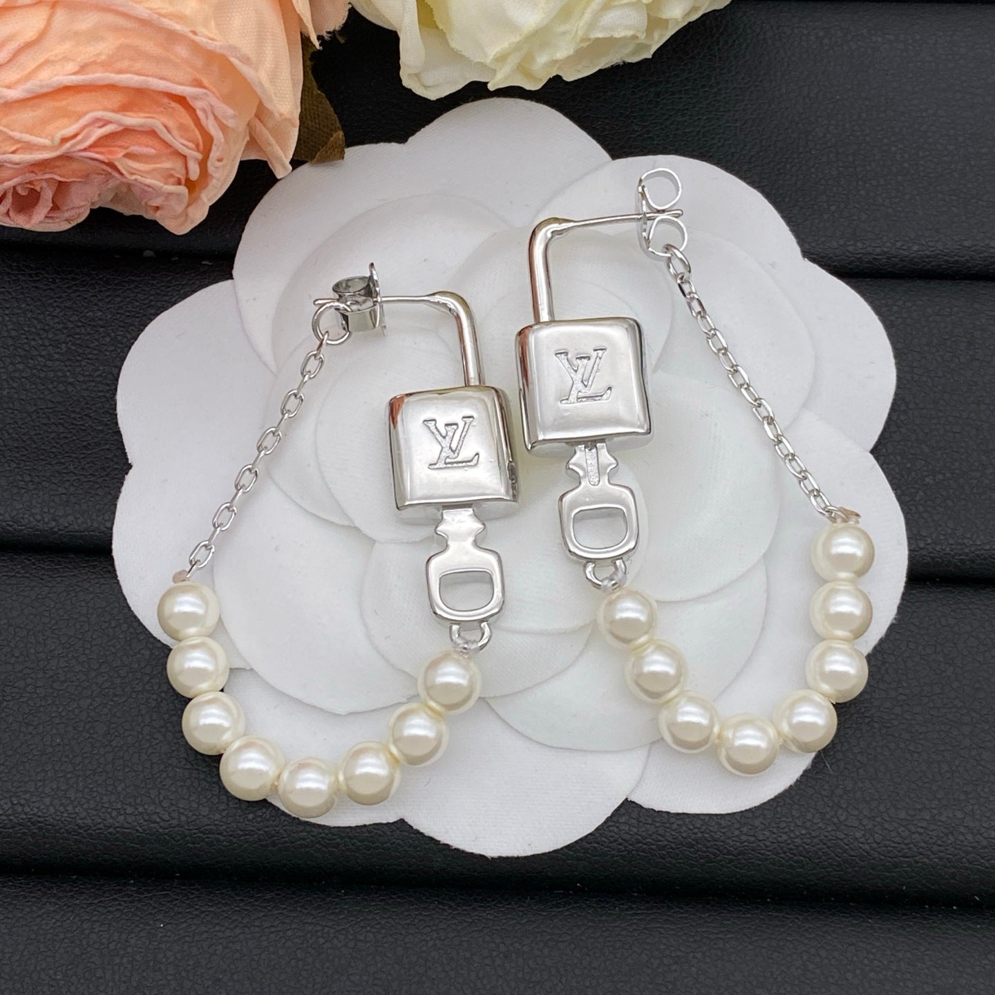 15ZE48E Popular Earrings