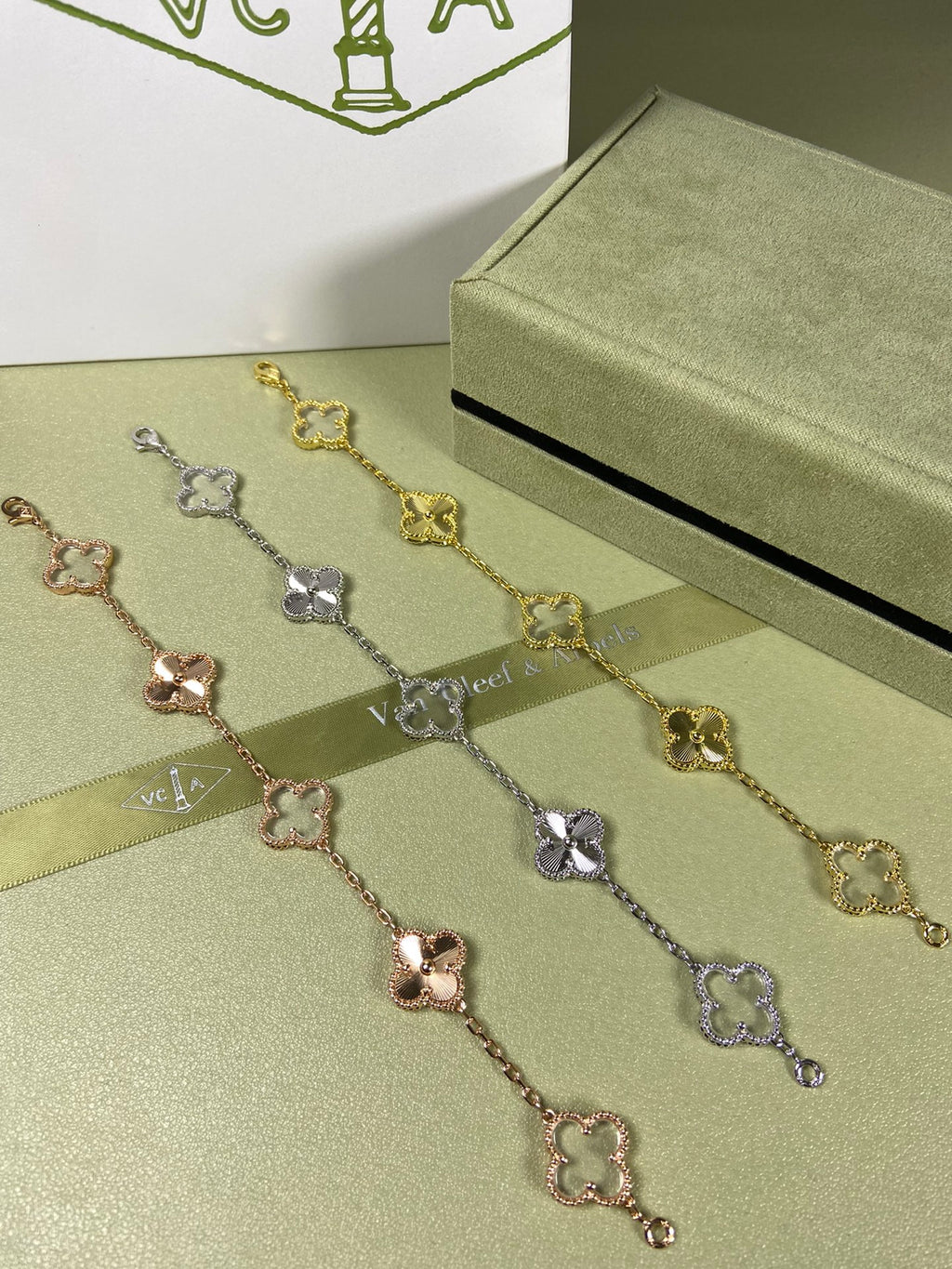 5XVA181K  Popular bracelets  5 flowers normal size1.5cm flower