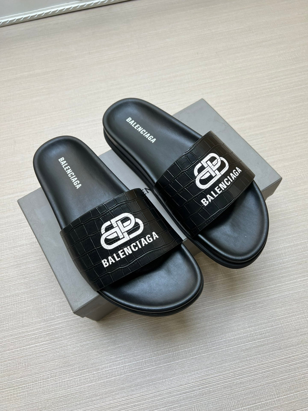 54J99Z Popular slippers