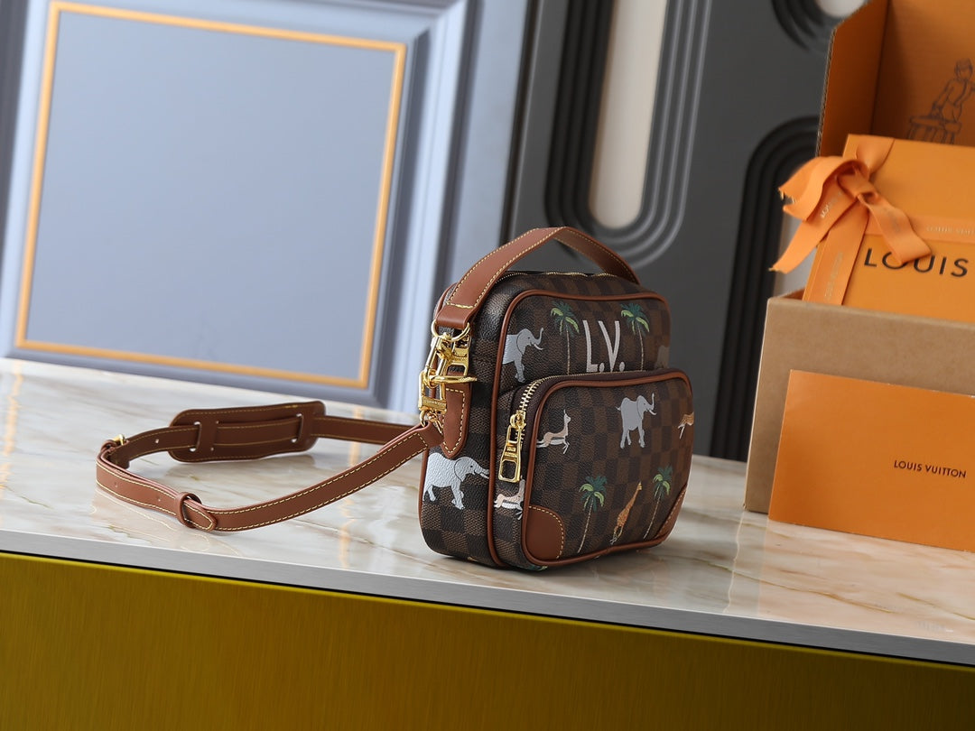 146PE109B Popular leather bag