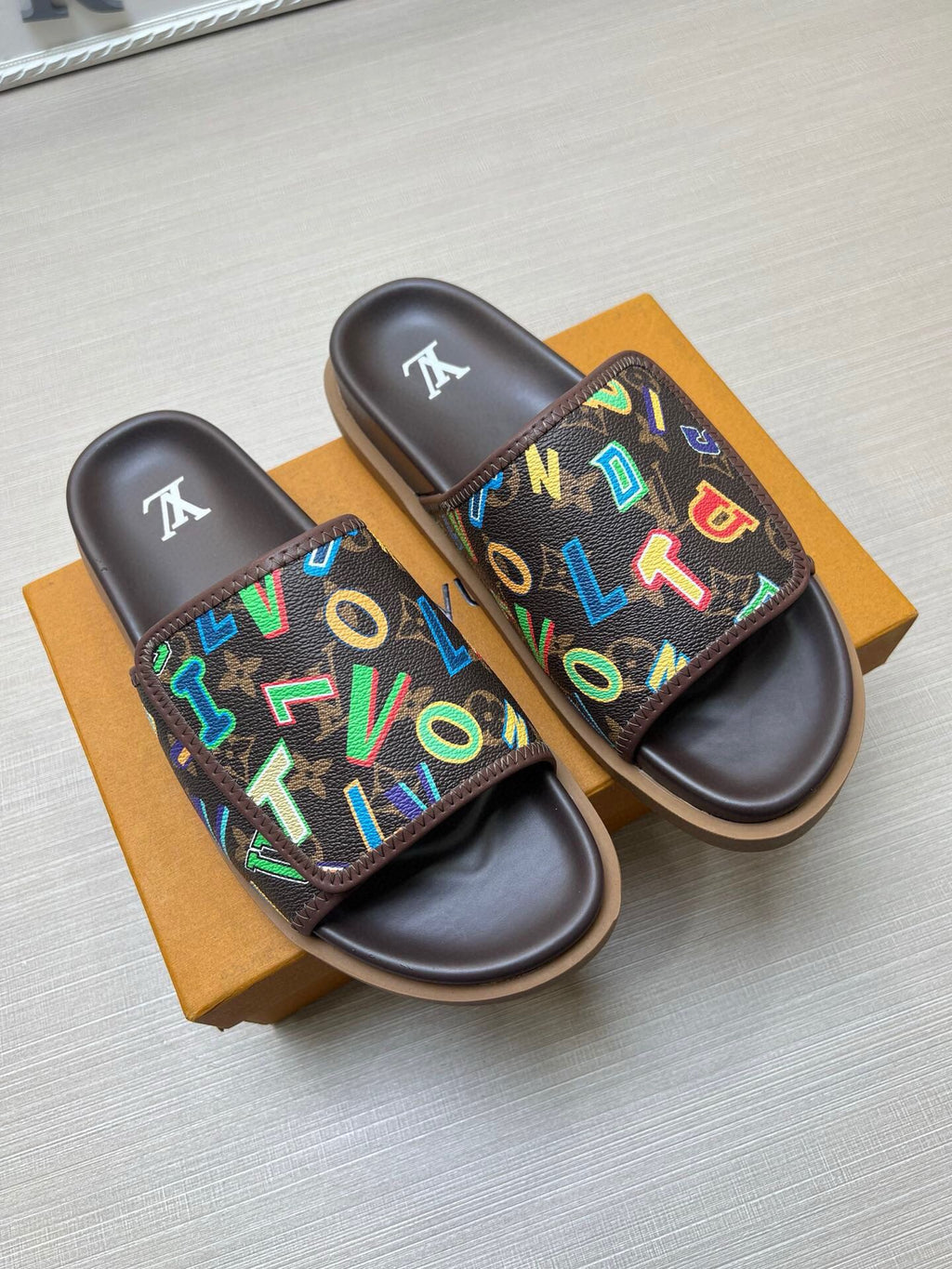 5WE247Z Popular Slippers