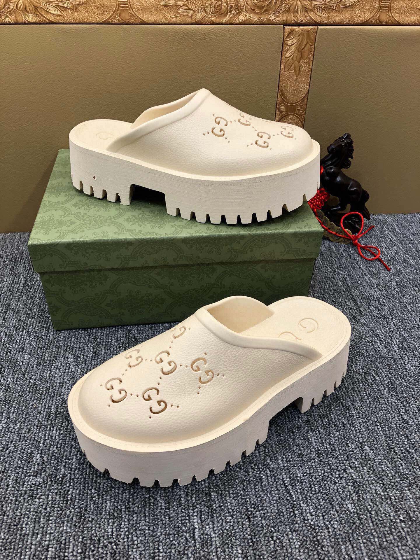 5WB244Z Popular Slippers