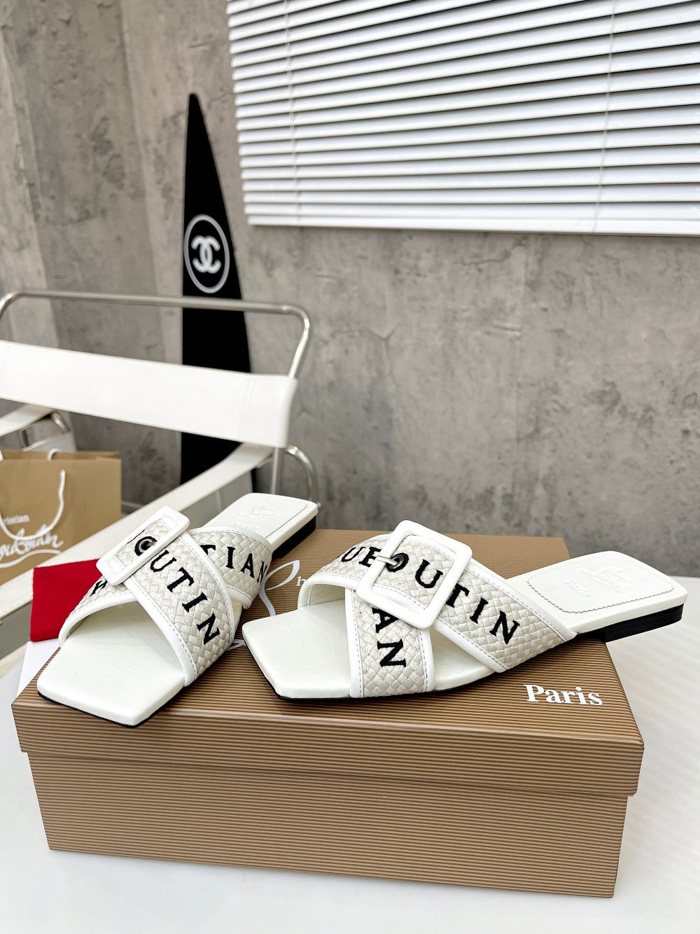 J4A43Z Popular leather Slippers