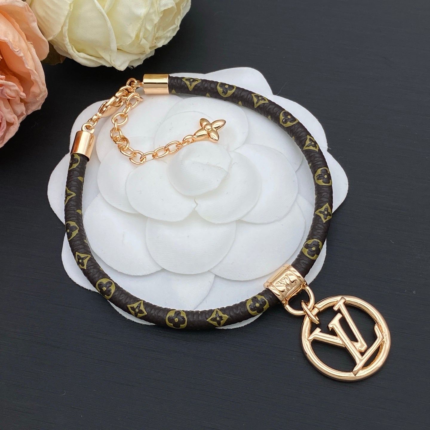 136NE83X Popular  Bracelets