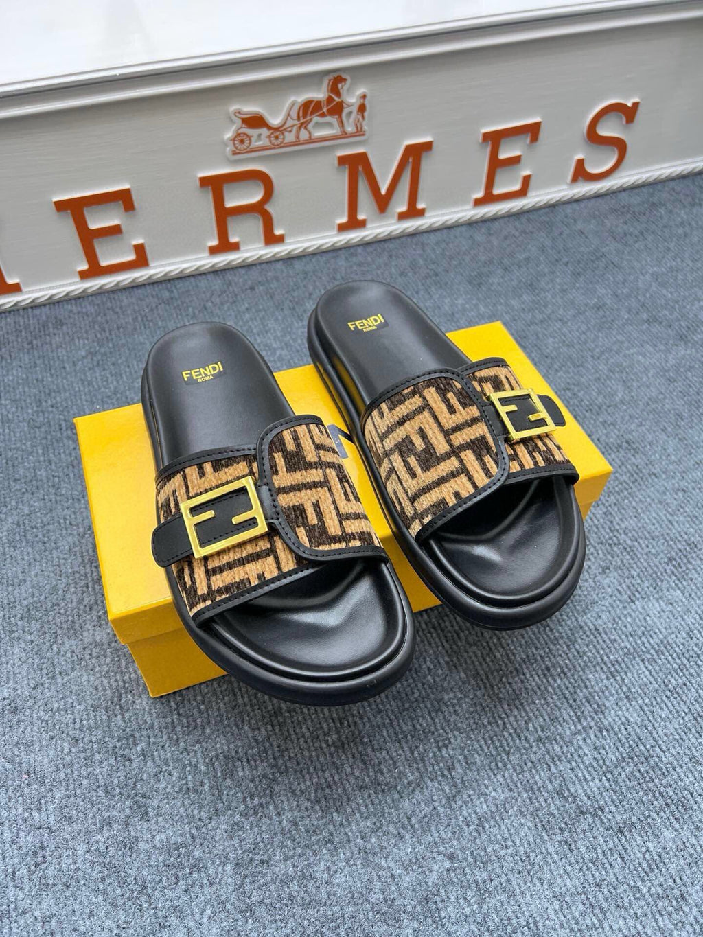 54F37Z Popular slippers