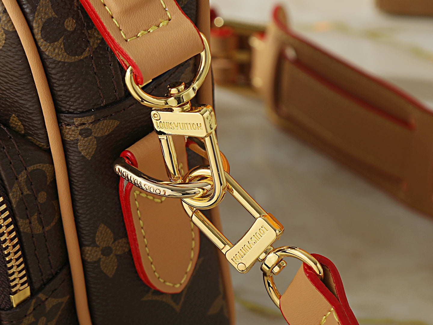146PE108B Popular leather bag