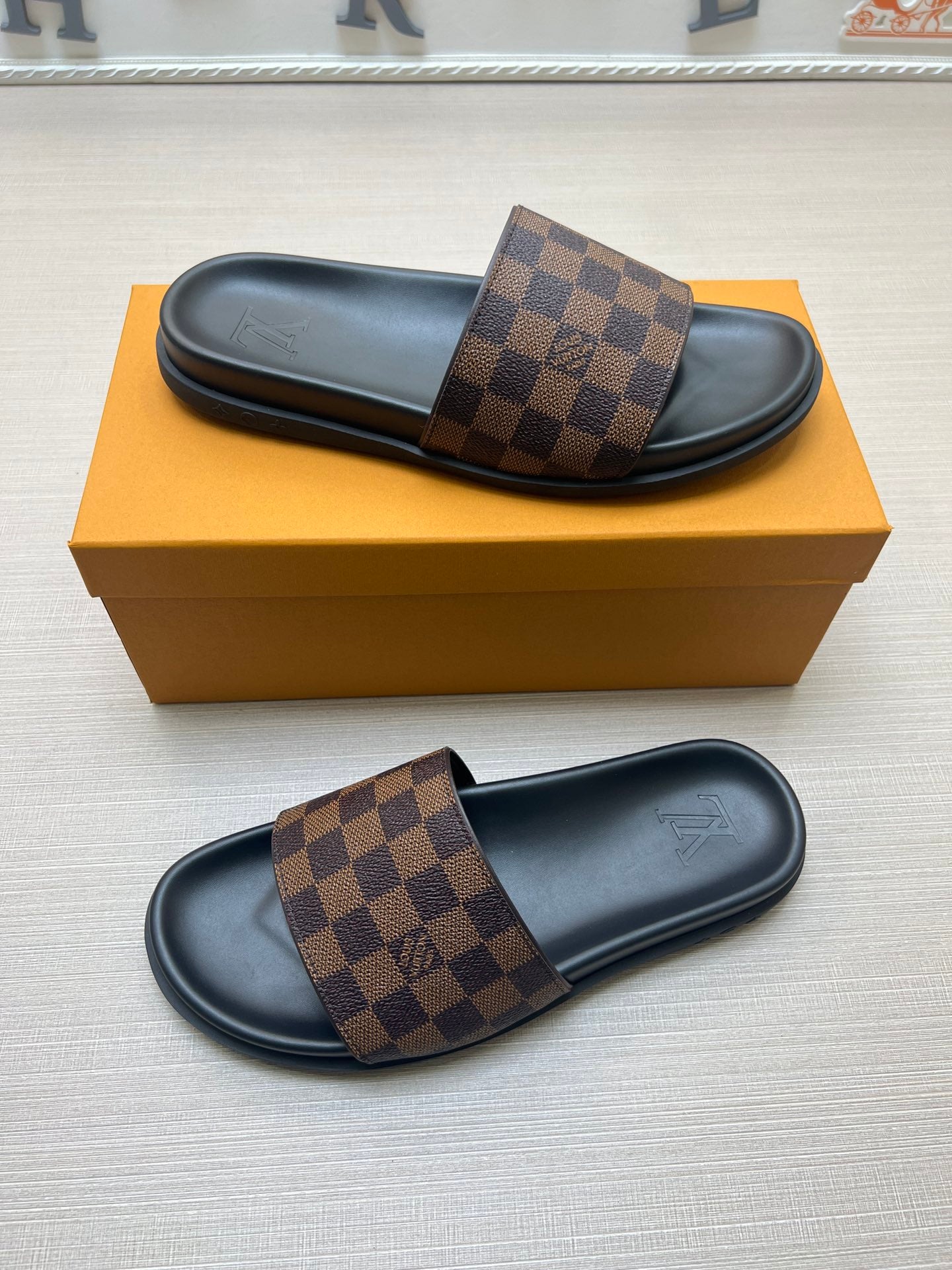 54E60Z Popular slippers