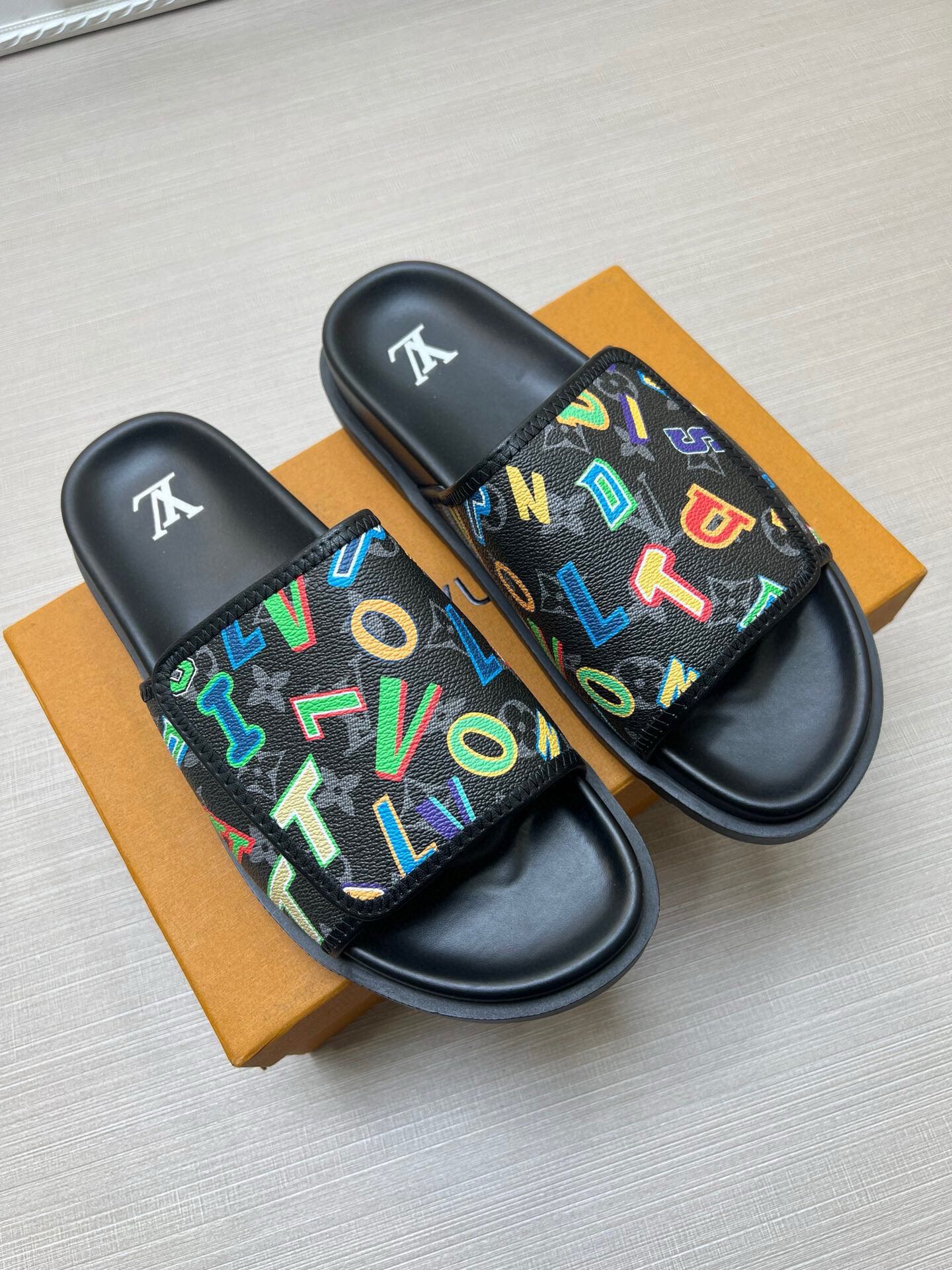 5WE247Z Popular Slippers
