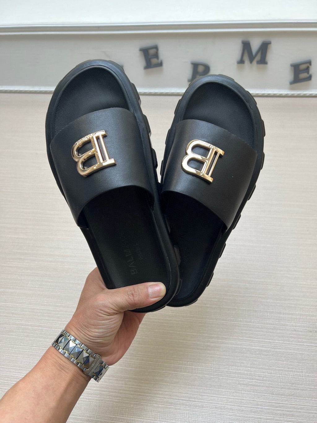 54A21Z Popular slippers