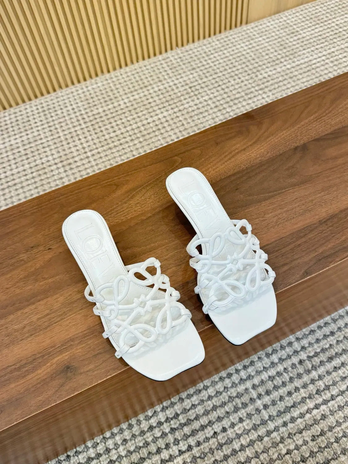 255QA33Z Popular  leather Slippers