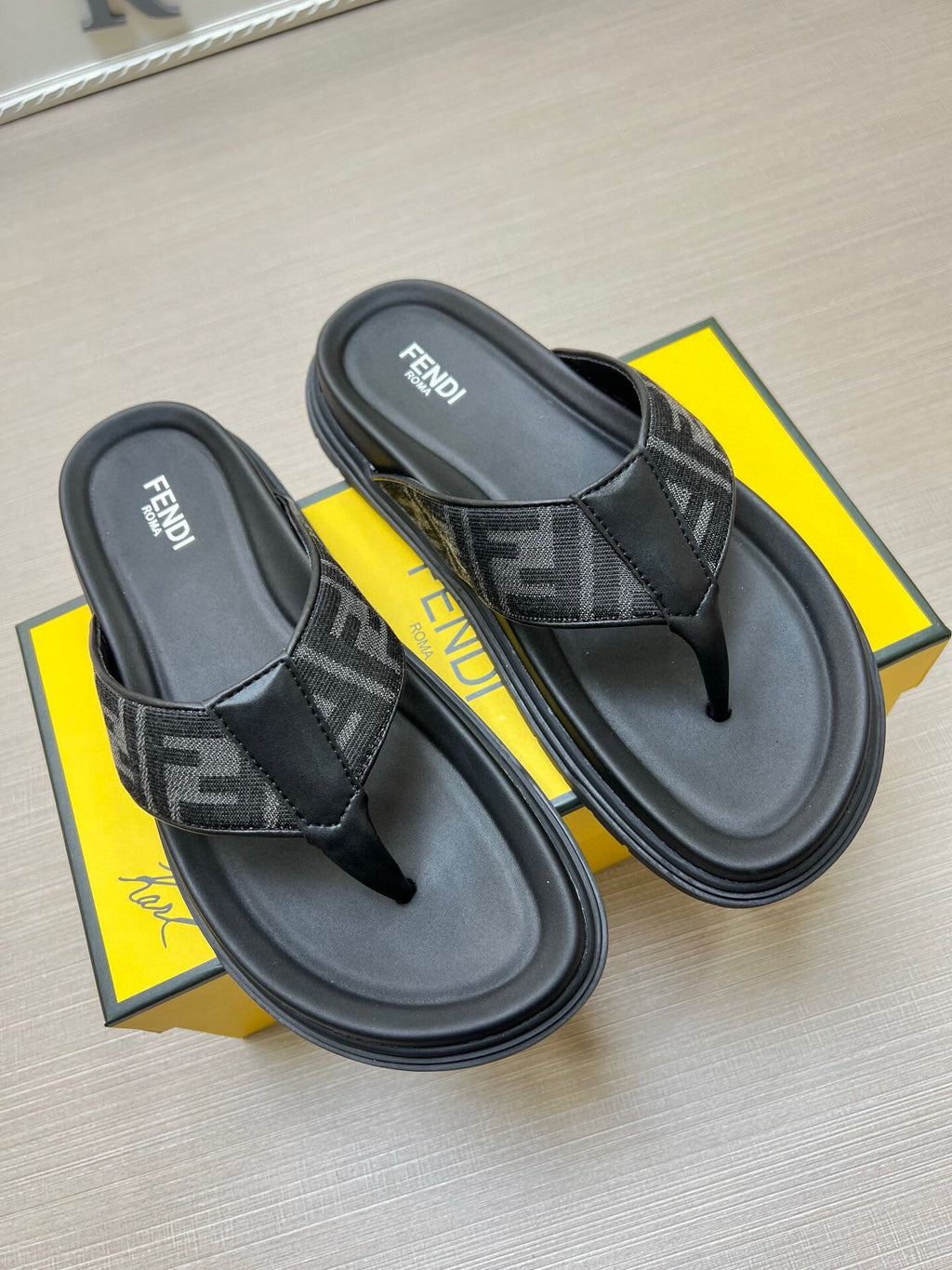 5LF222Z Popular Slippers