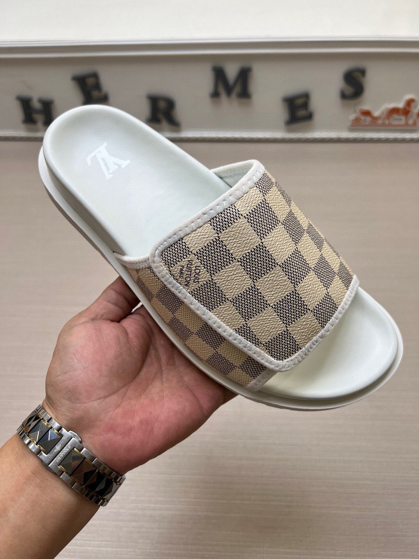 5WE245Z Popular Slippers