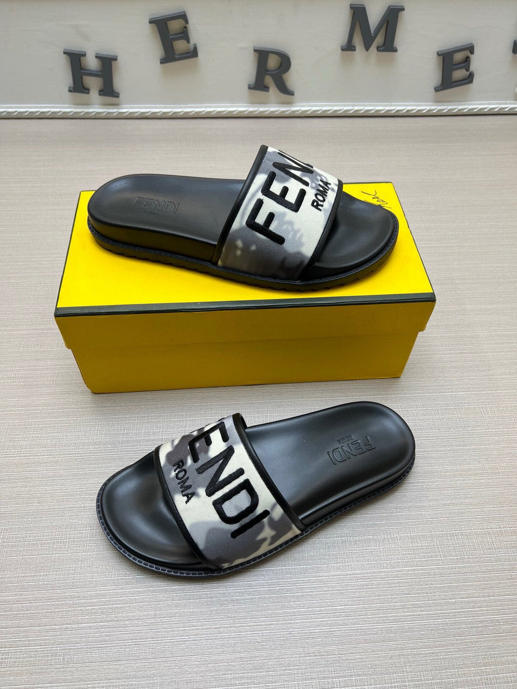 54F24Z Popular slippers