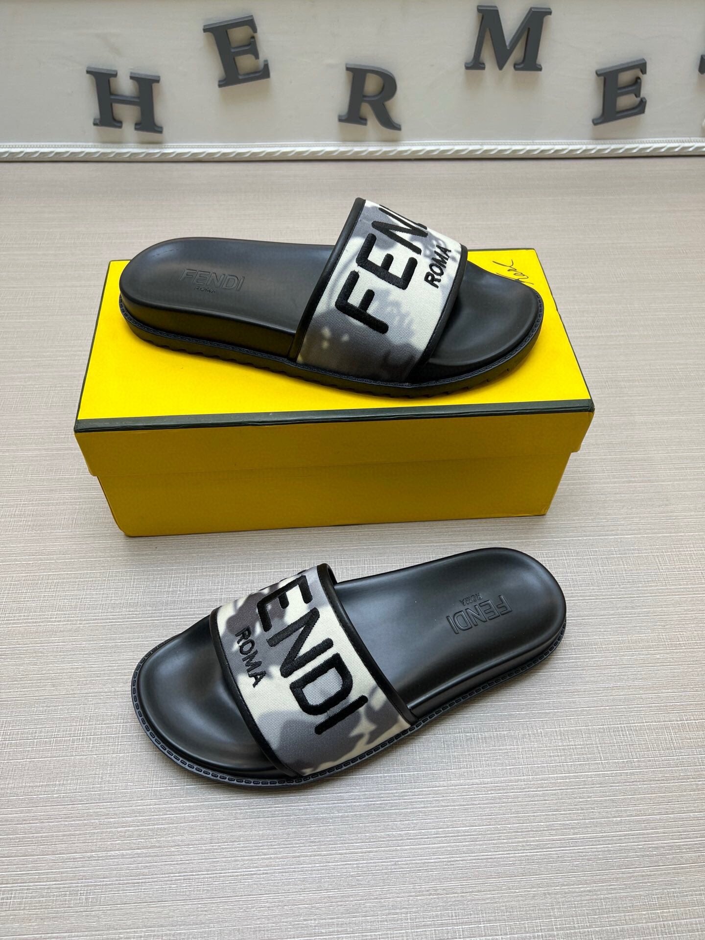 54F24Z Popular slippers