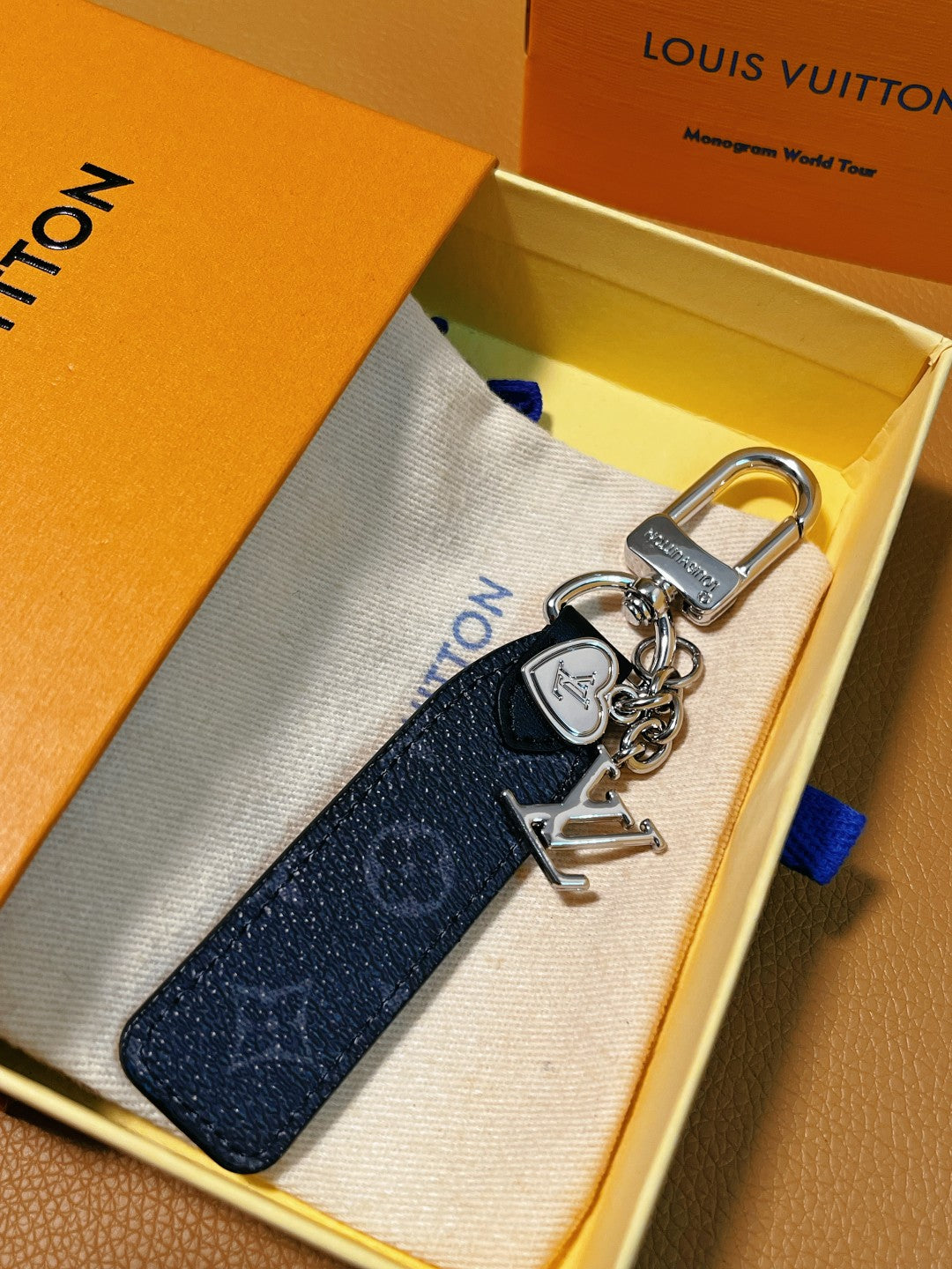 35QE8A Popular bag 's charms accessories