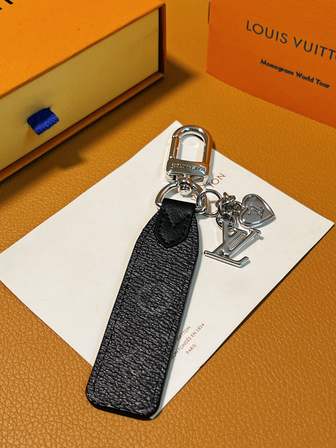 35QE8A Popular bag 's charms accessories