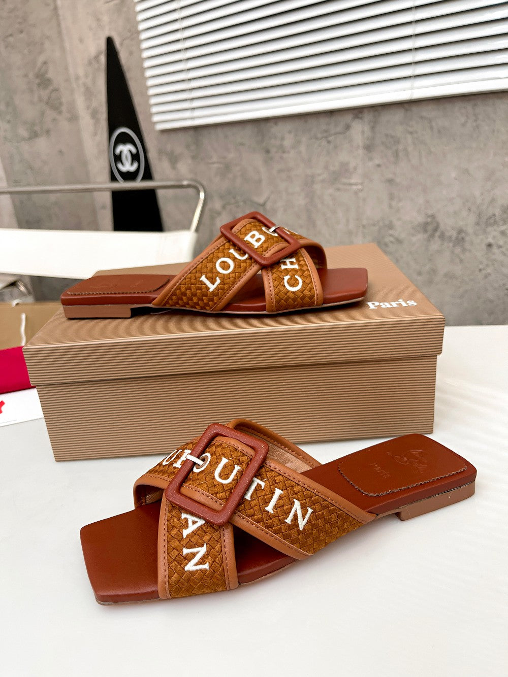 J4A43Z Popular leather Slippers