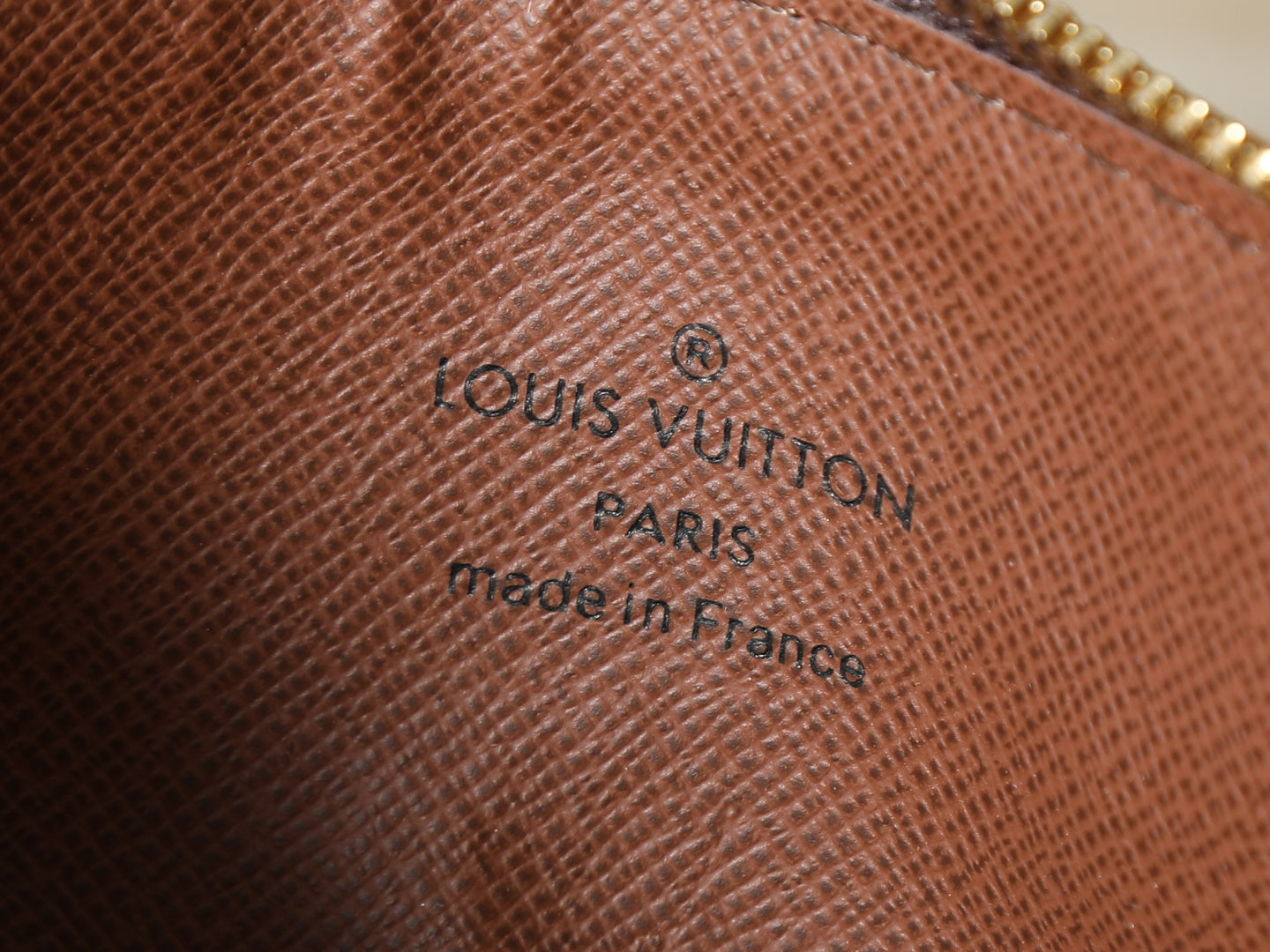 B1N56E21 Popular leather bag