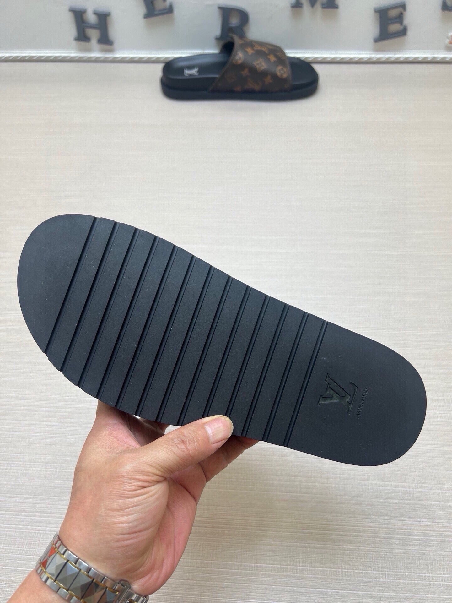 5LE210Z Popular Slippers