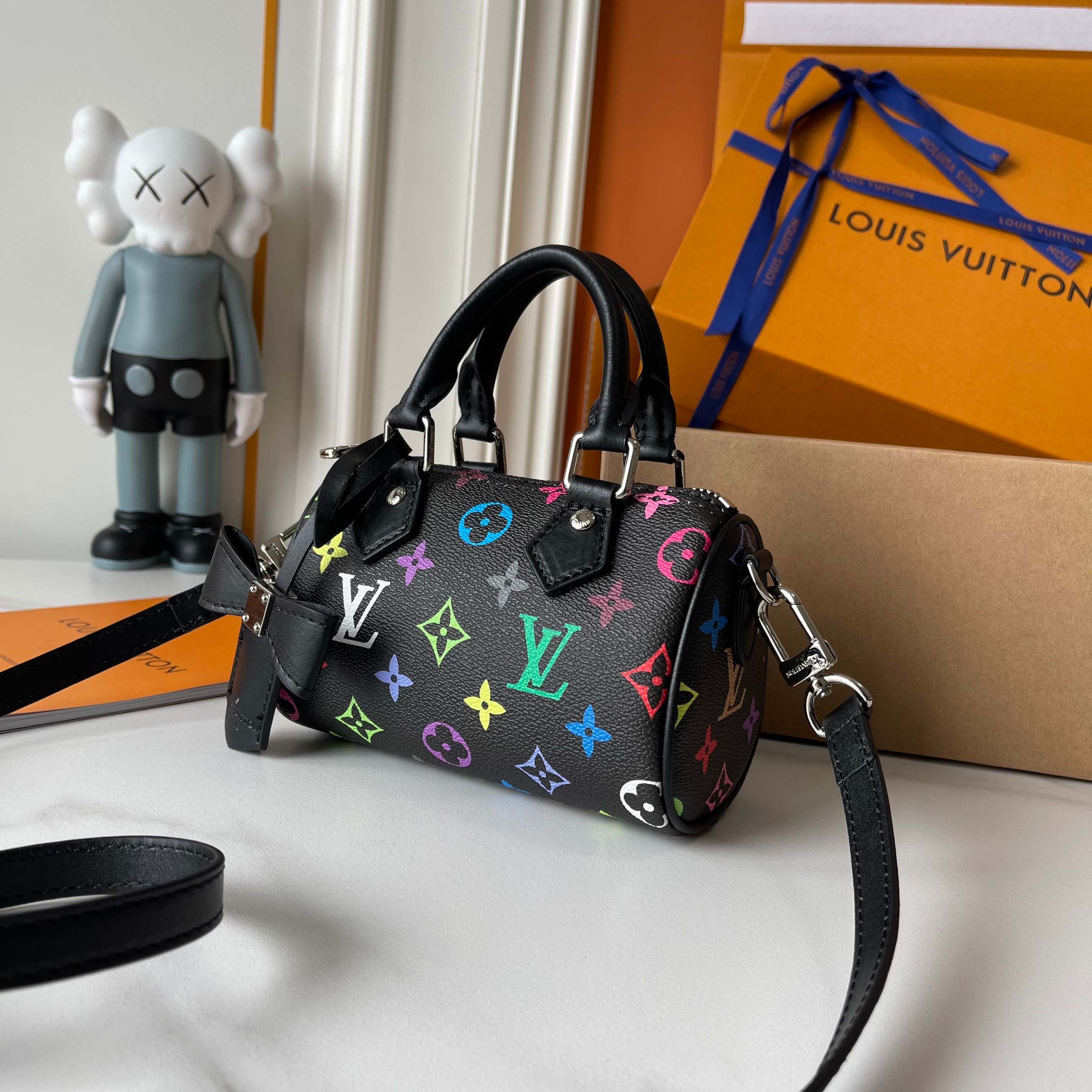 1WE98B Popular leather bag