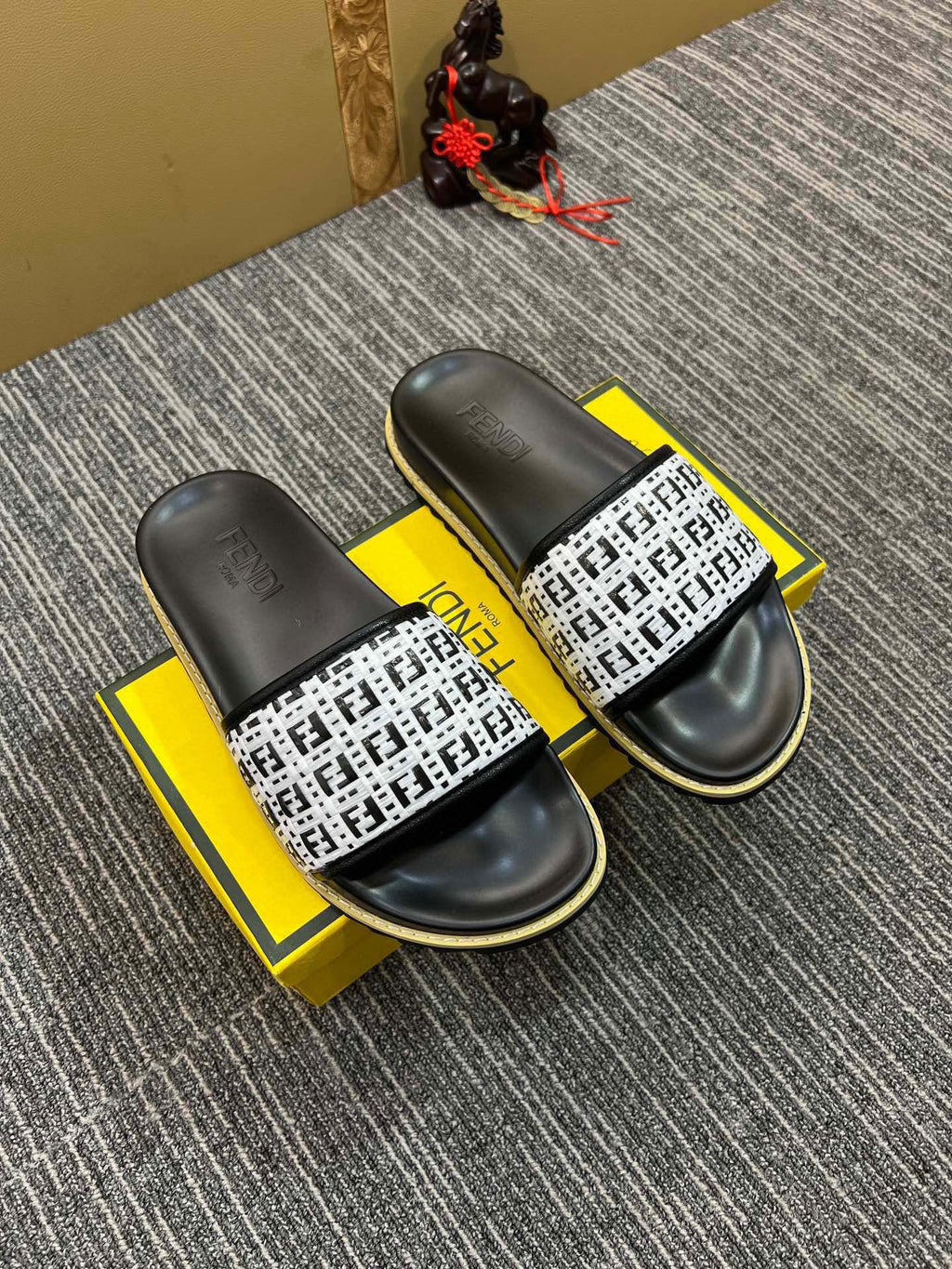 5XF104Z Popular Slippers