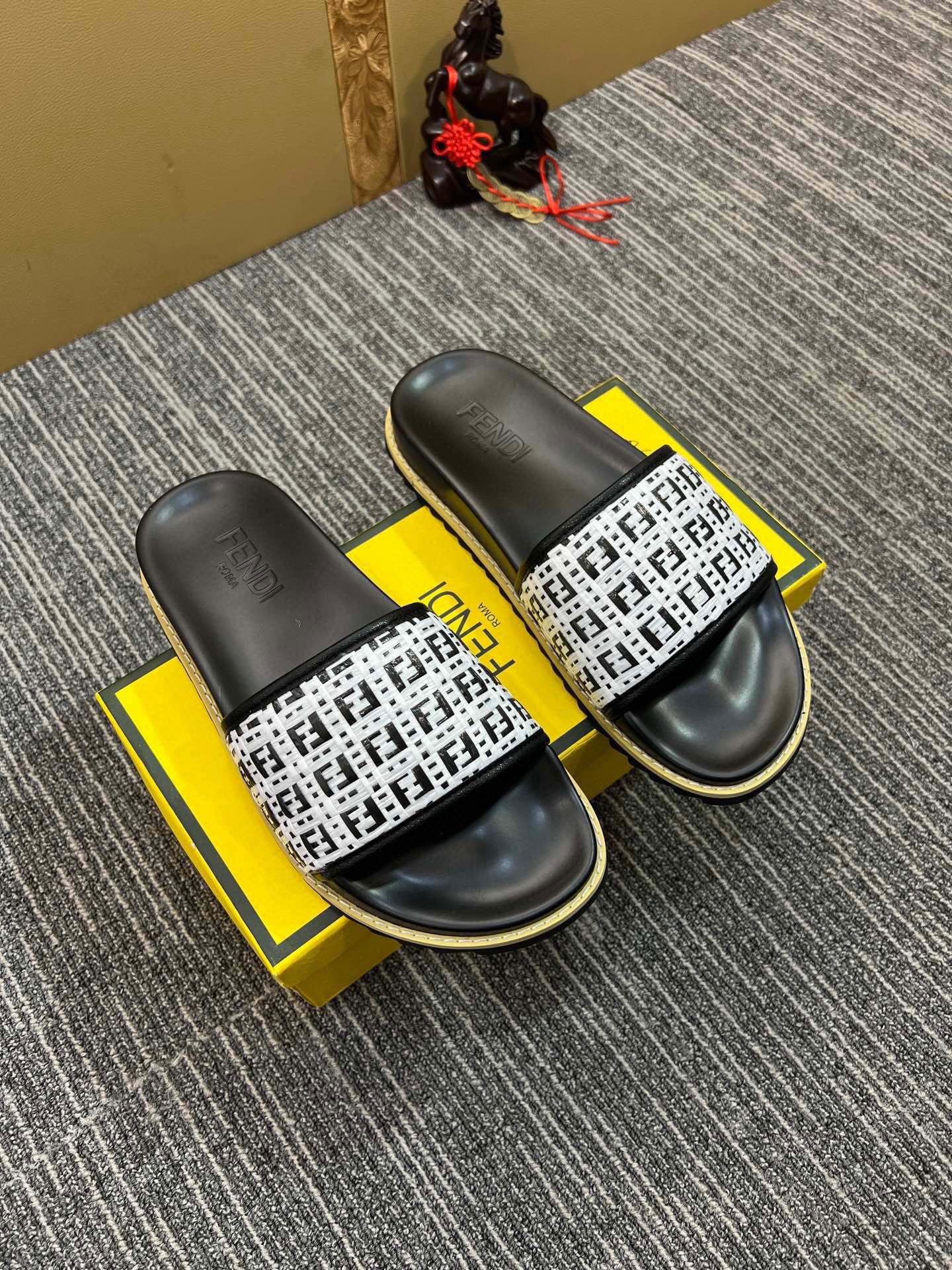 5XF104Z Popular Slippers