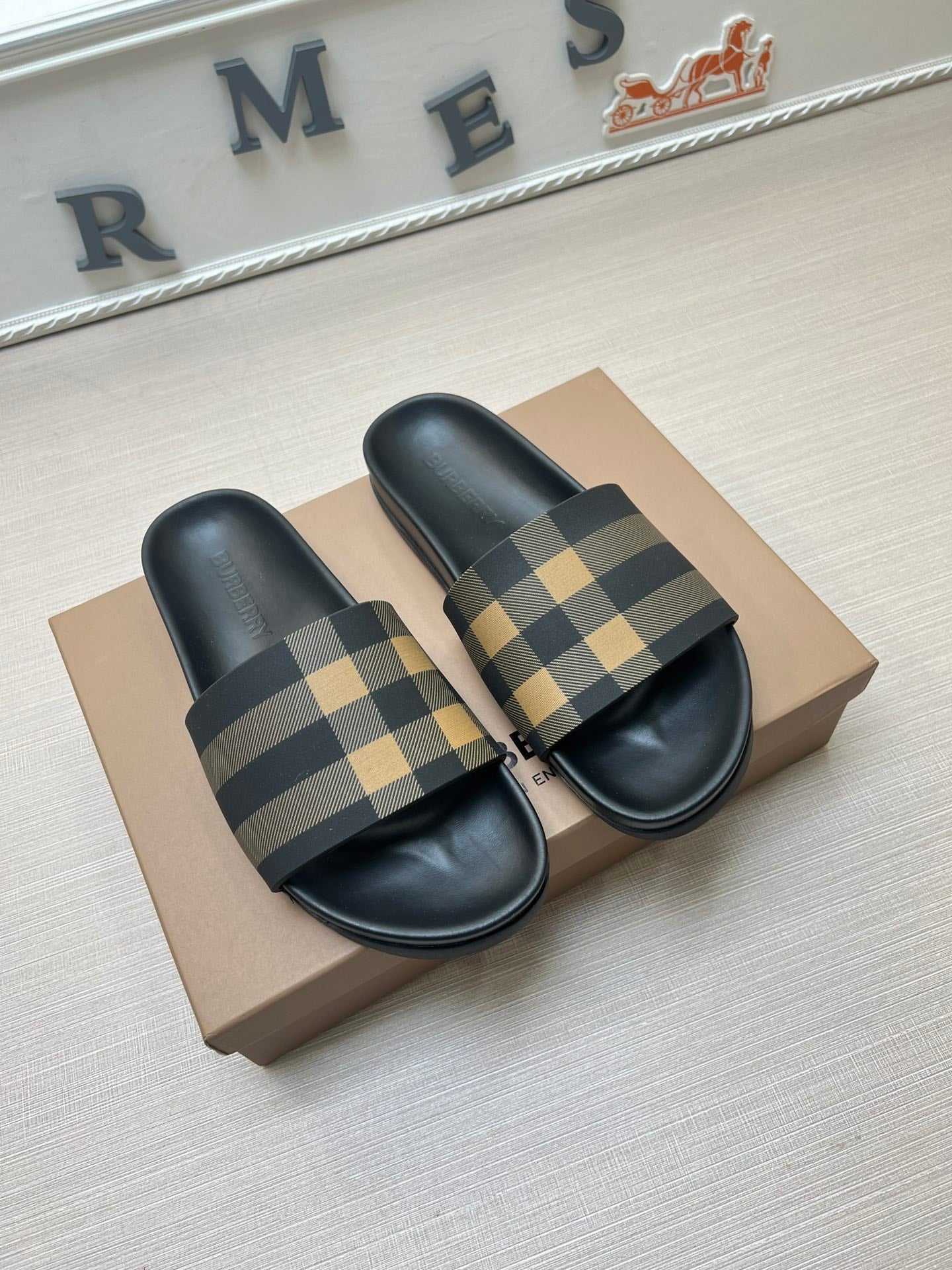 54R119Z Popular slippers