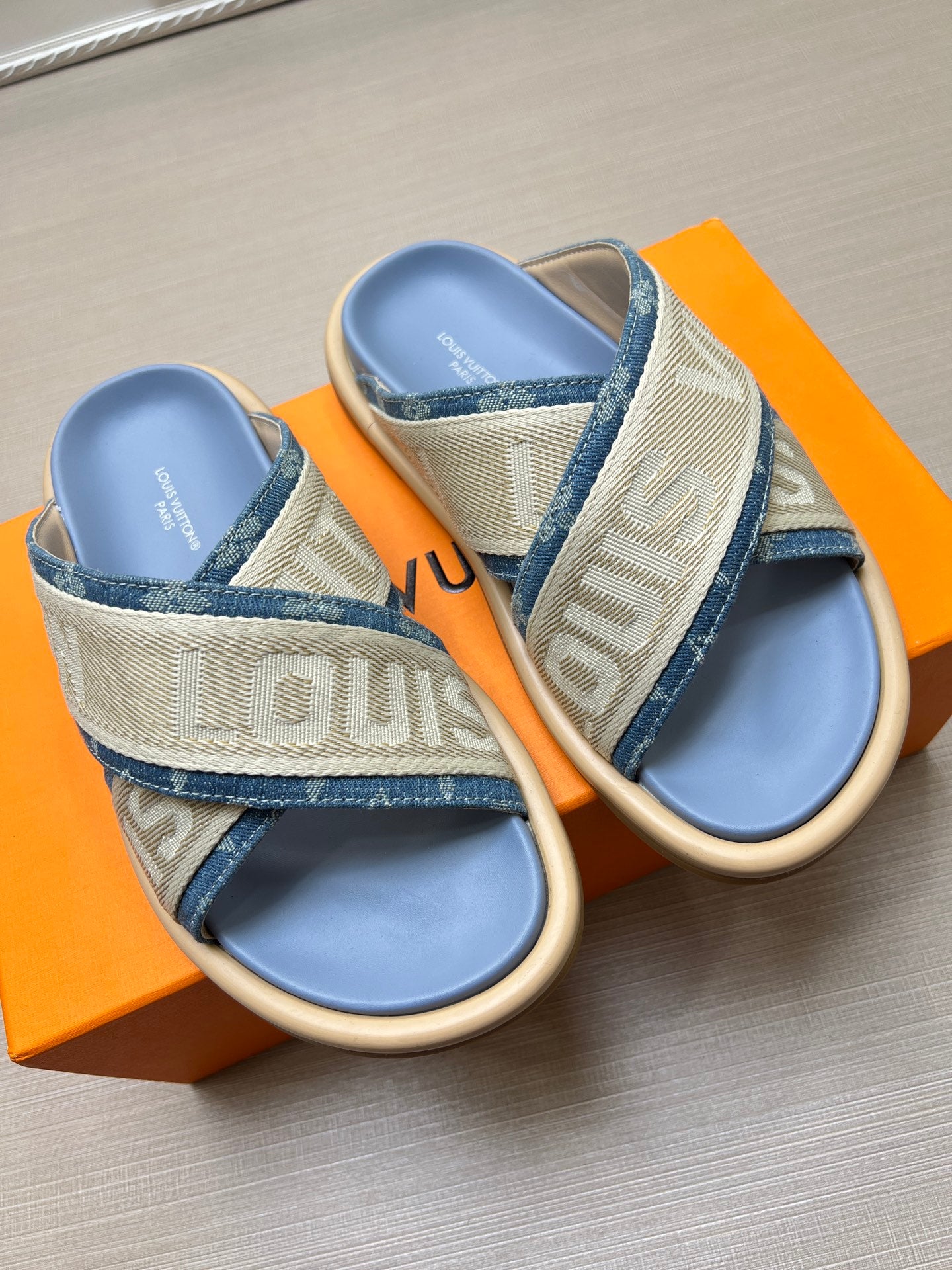 535ZE272Z Popular Slippers