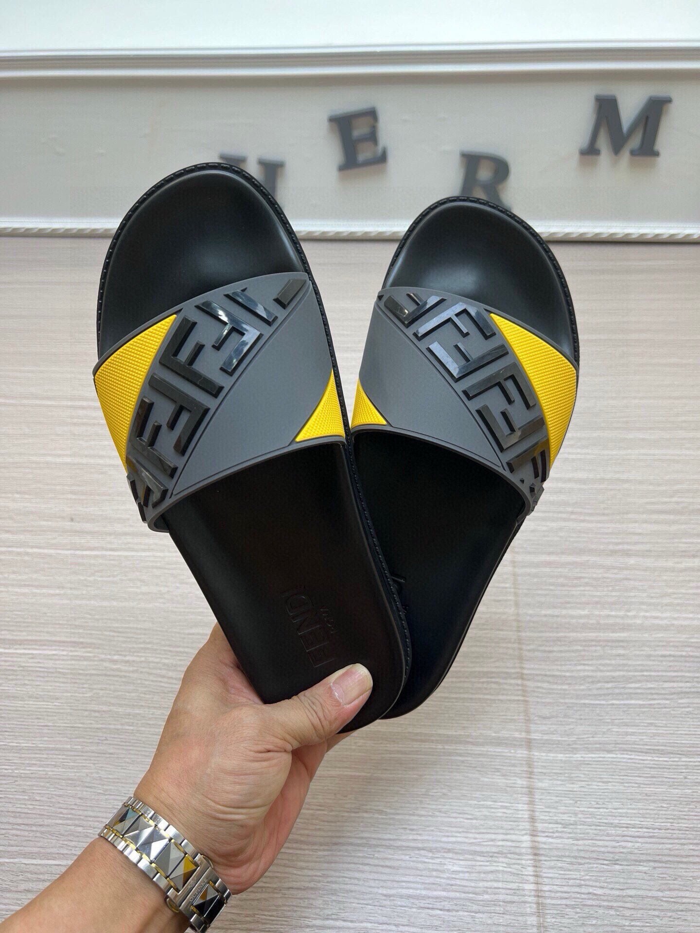535ZF284Z Popular Slippers