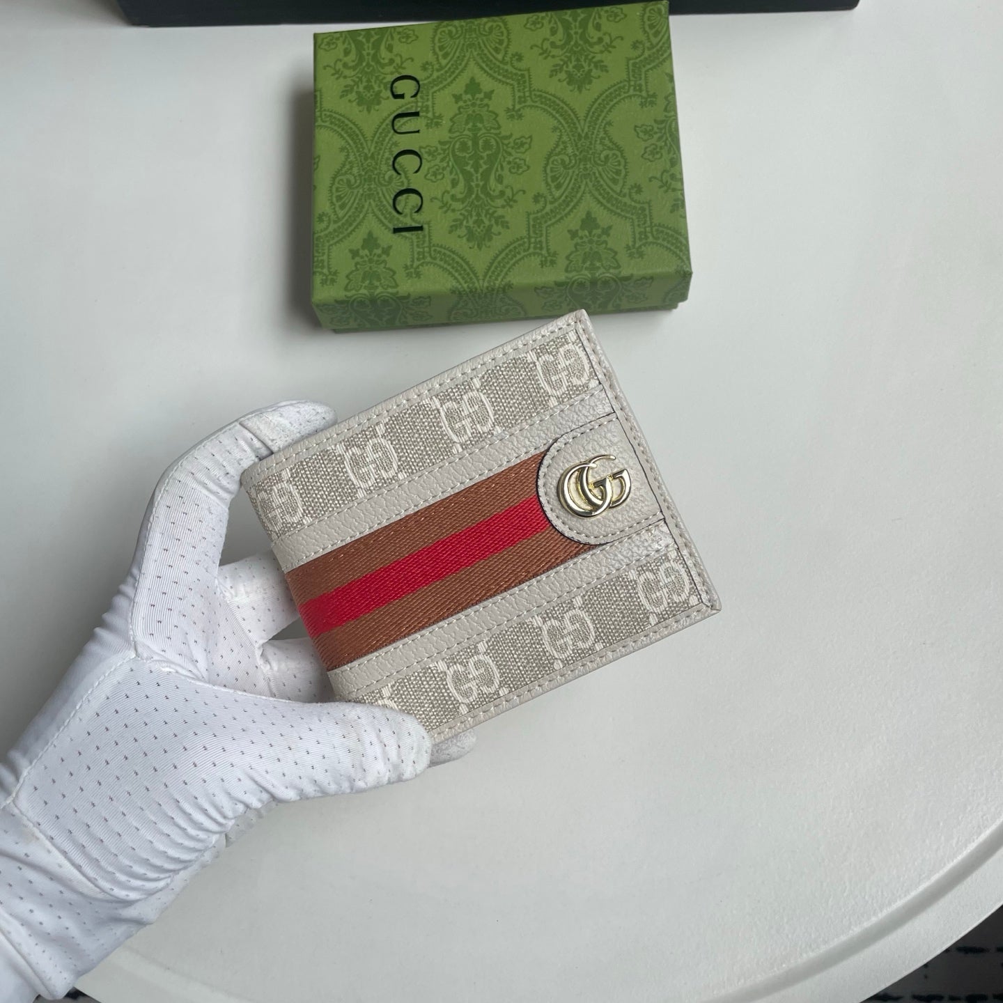 B1X46B8 Popular leather wallets ( with full packaging )