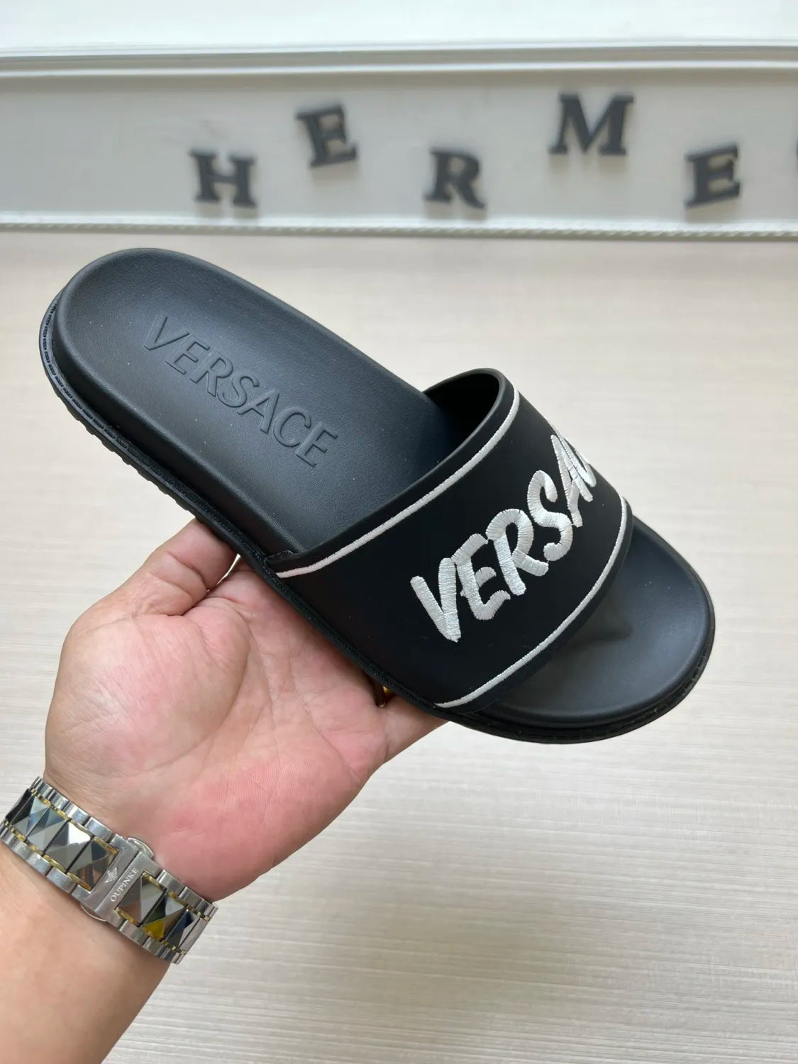 54V54Z Popular slippers