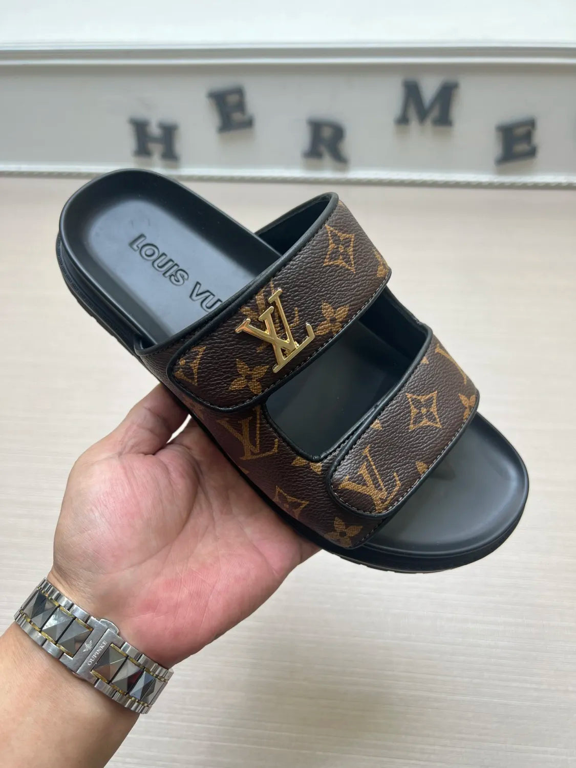 54E11Z Popular slippers