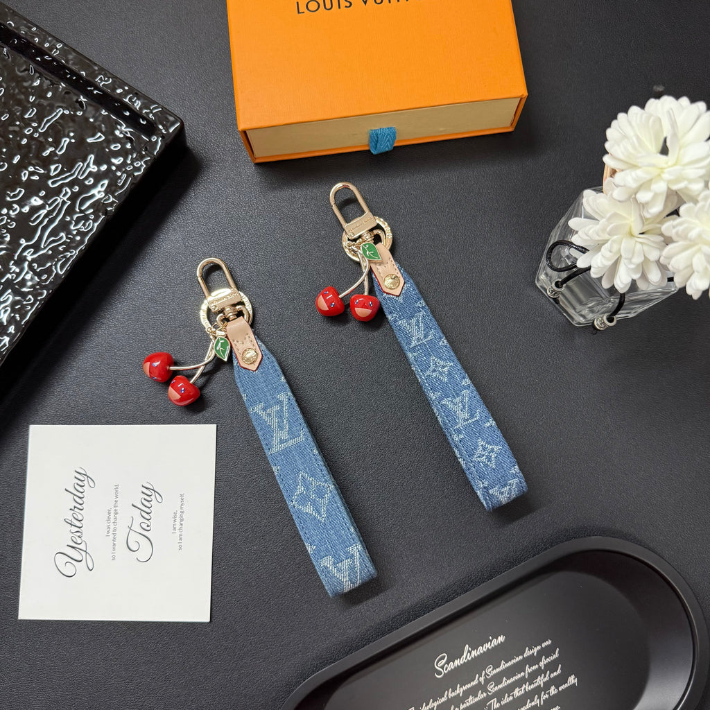 35QE4A Popular bag 's charms accessories