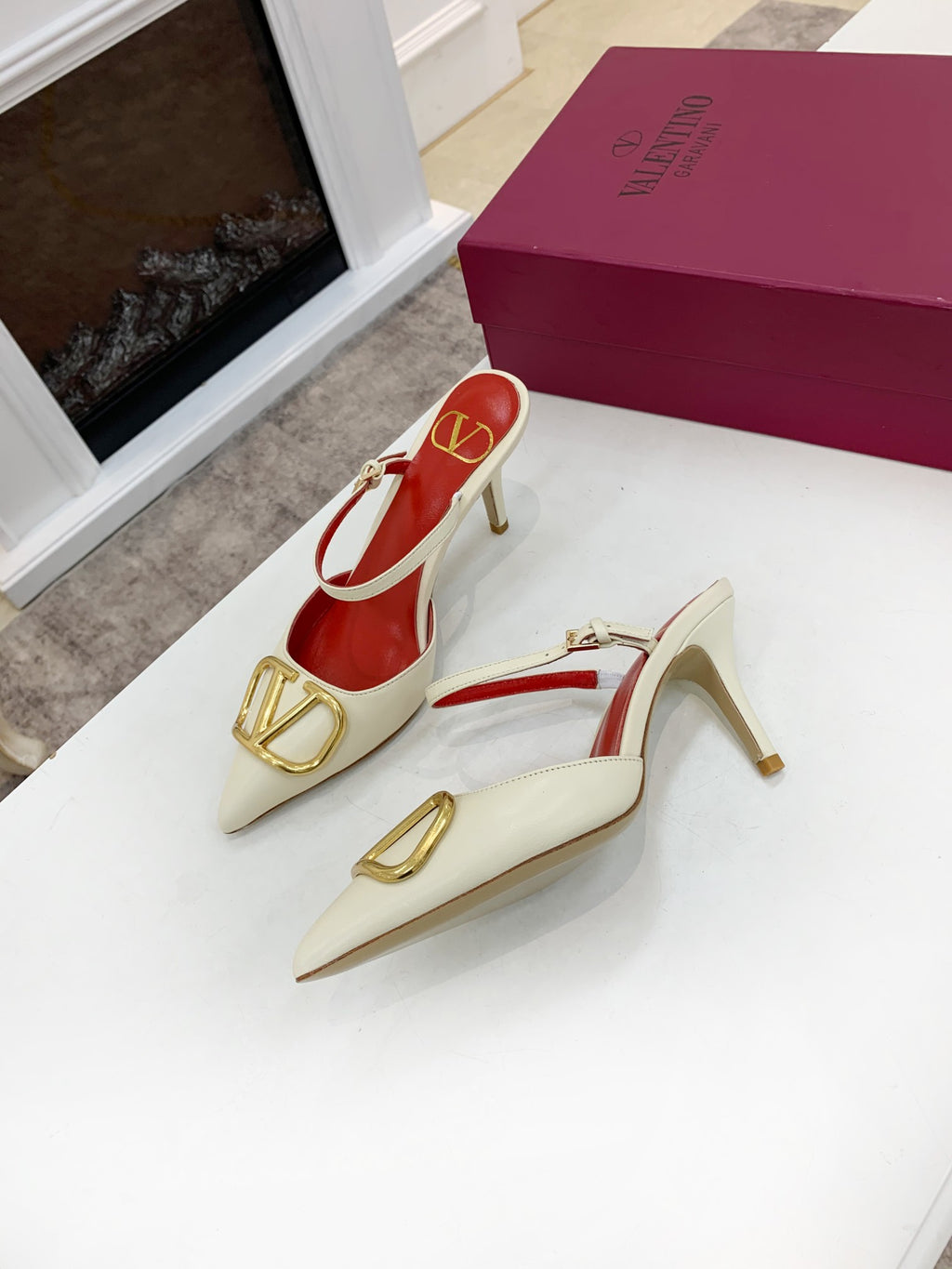2YVL28Z Popular leather  High heels