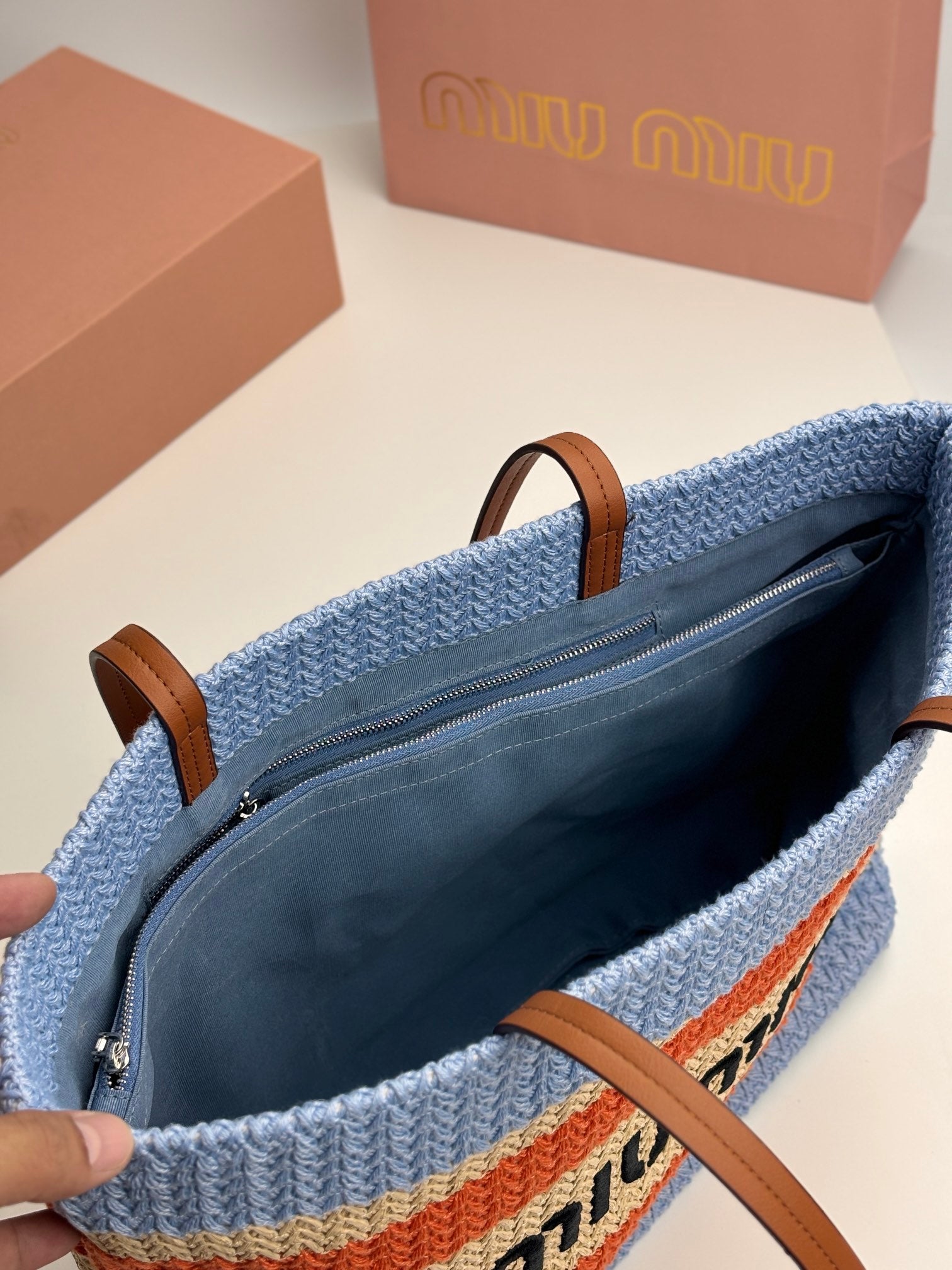 1XA78B Popular    Woven Bag