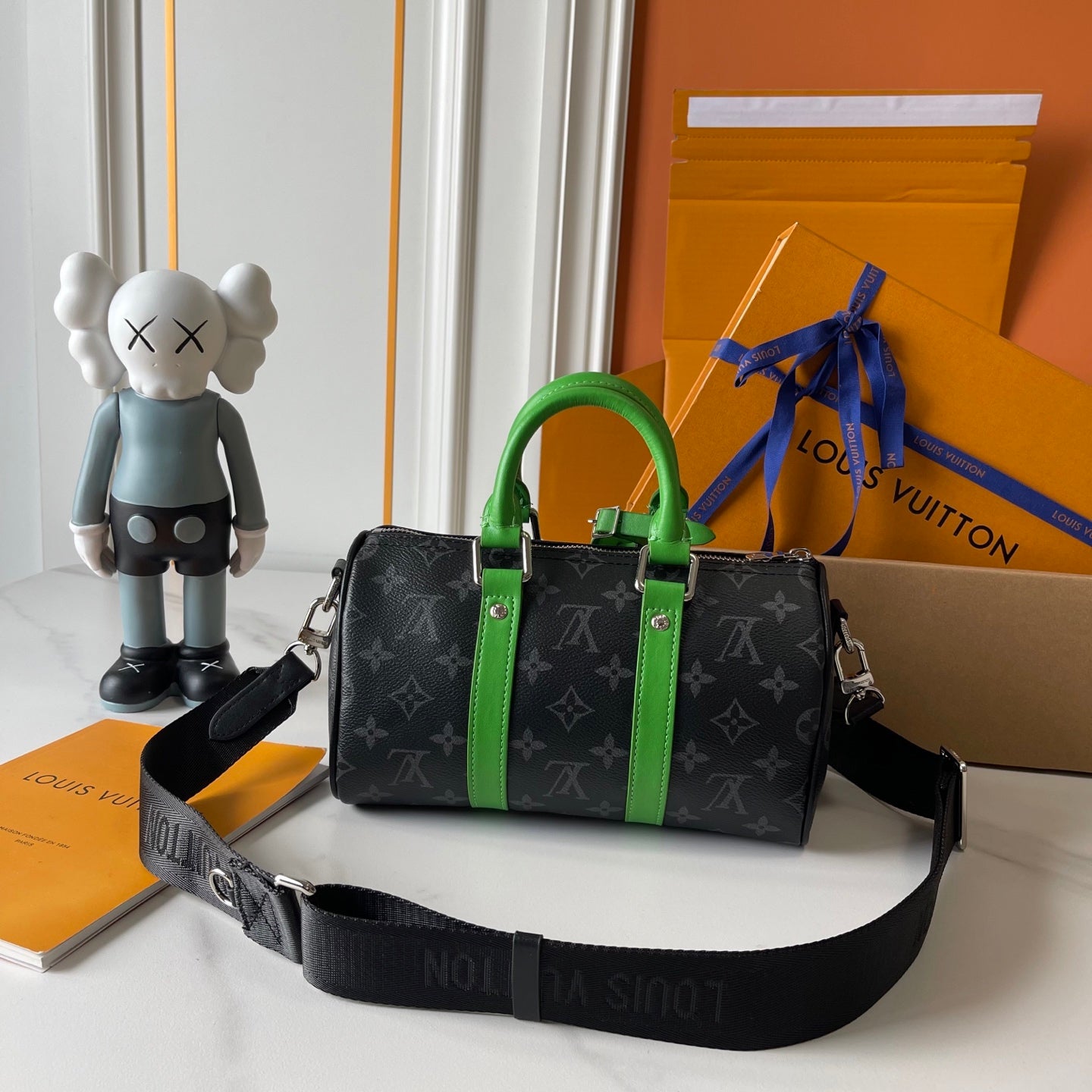 15RE133B Popular leather bag