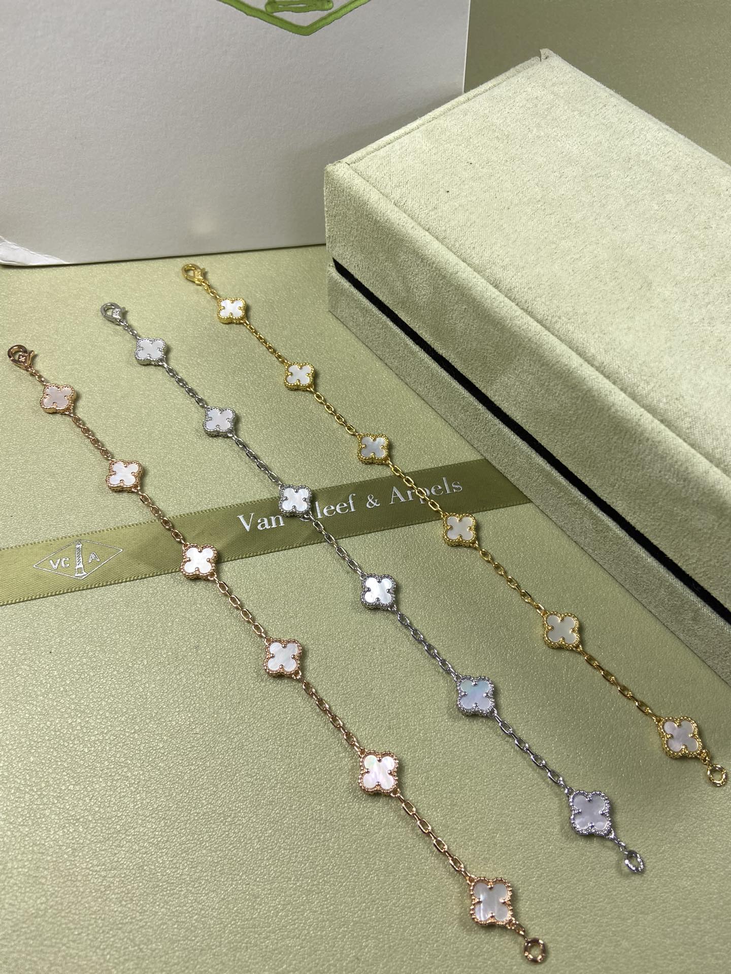 5XVA183K  Popular bracelets 6 flowers mini size 0.9cm flower