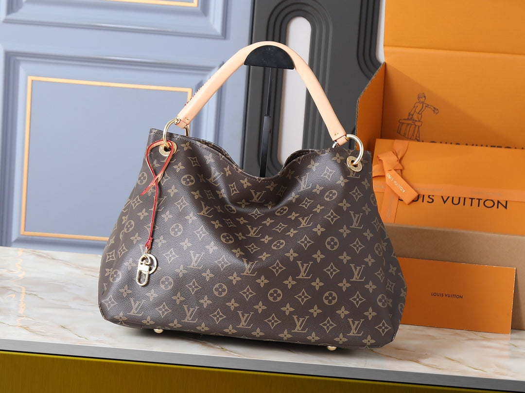 146PE65B Popular leather bag