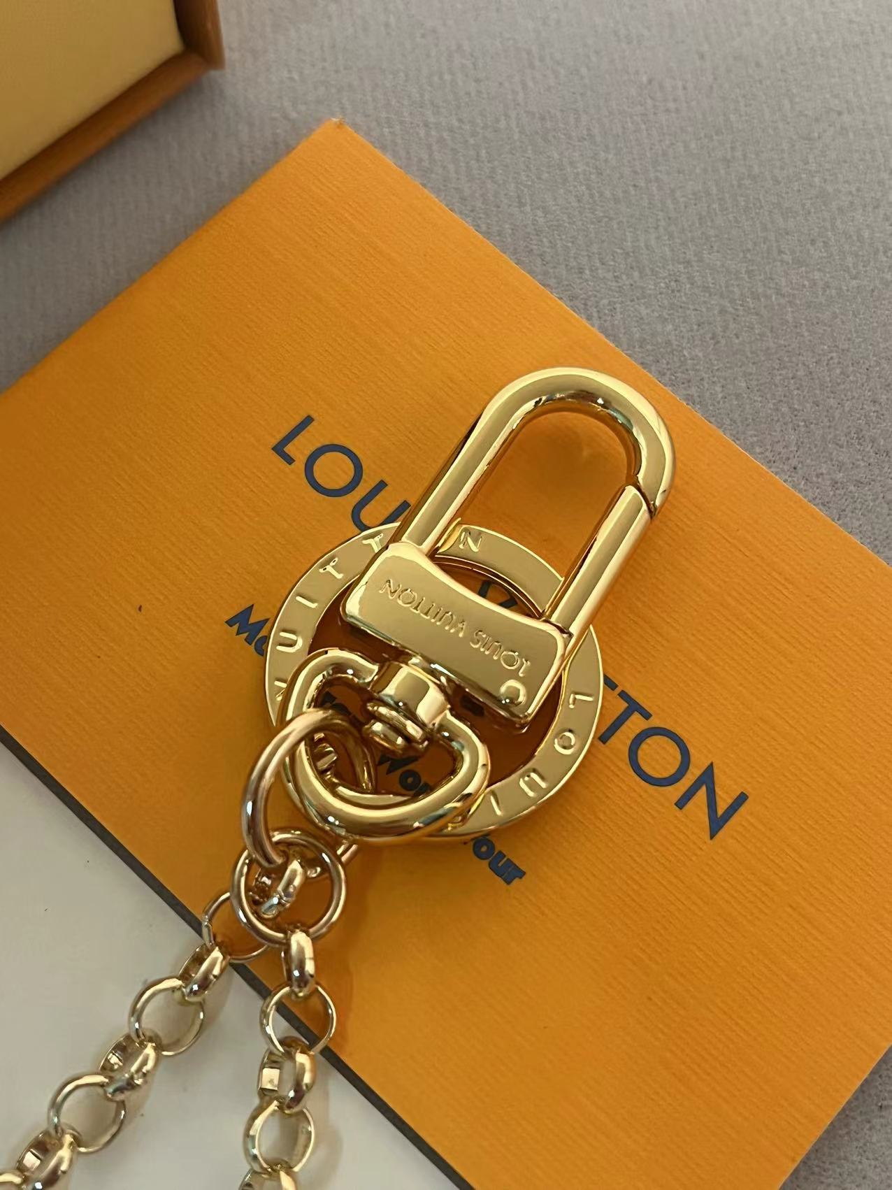 35ZE44A Popular bag 's charms accessories