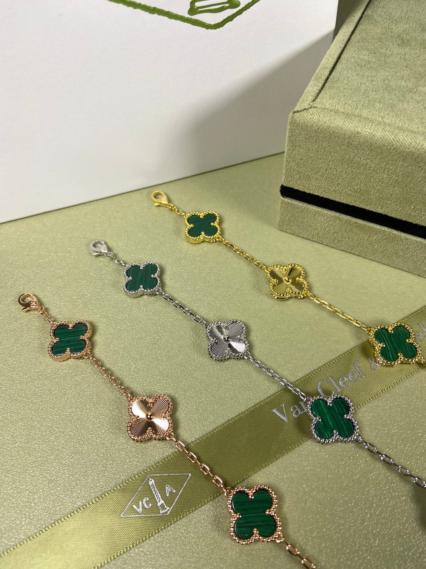 5XVA181K  Popular bracelets  5 flowers normal size1.5cm flower