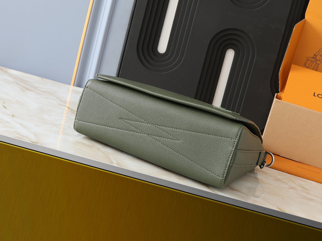 136PE78B Popular leather bag