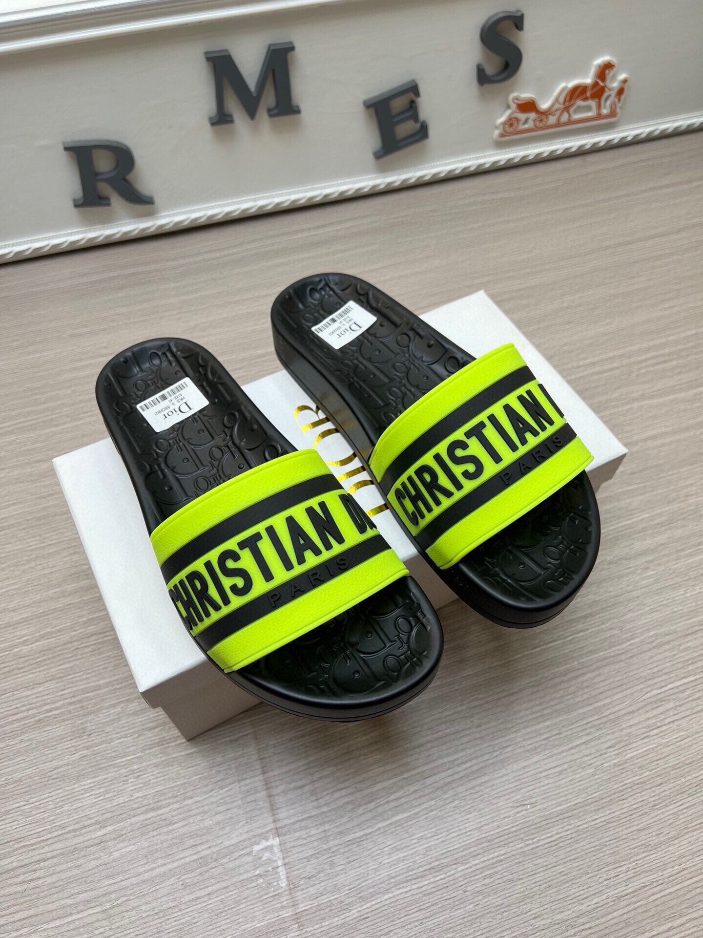 5LD212Z Popular Slippers