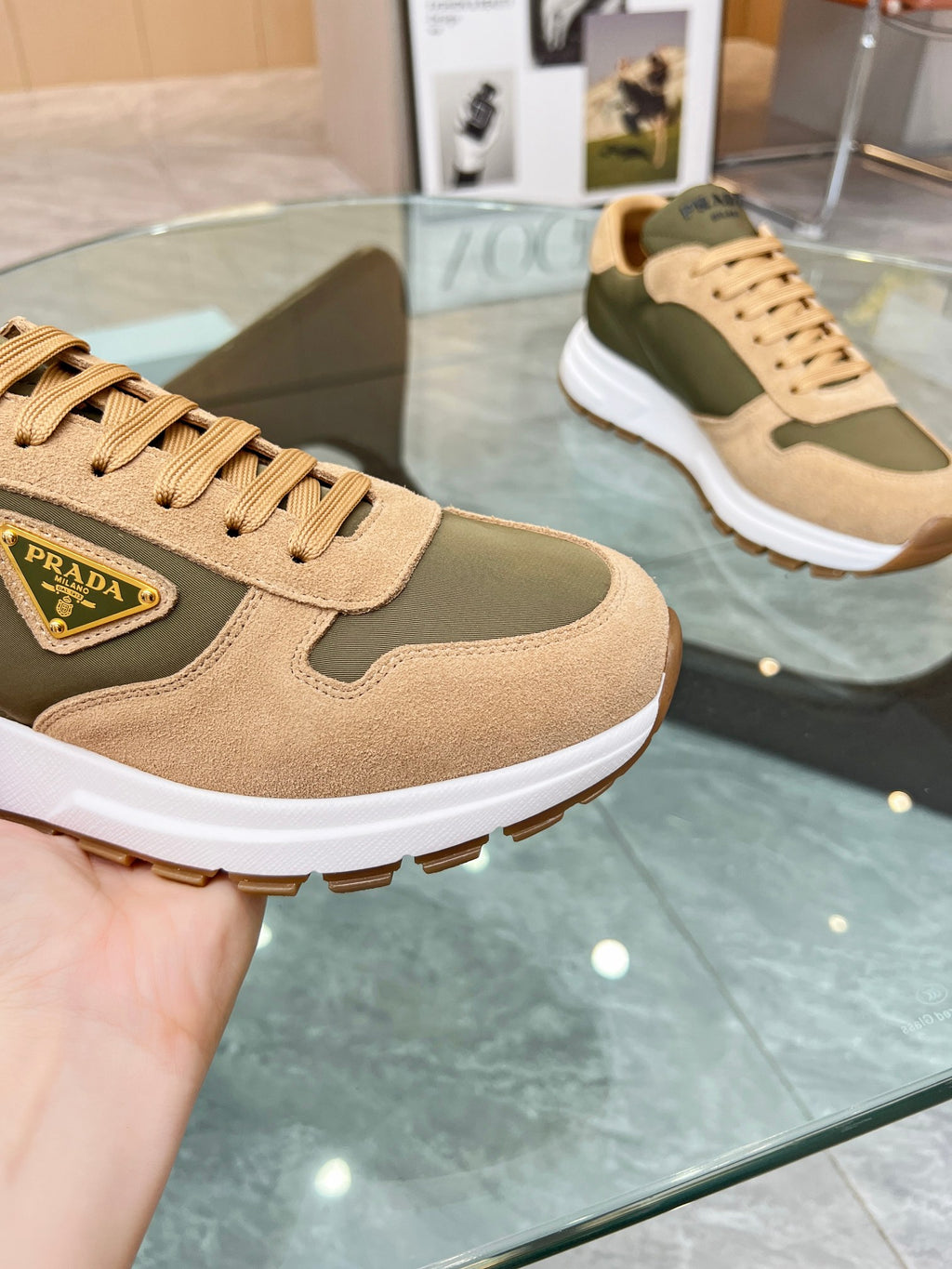 2LPD5X  Popular high-quality shoes