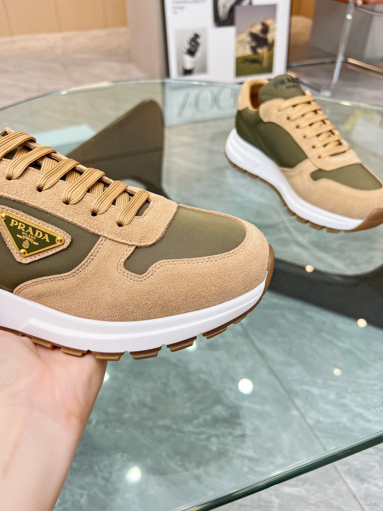 2LPD5X  Popular high-quality shoes