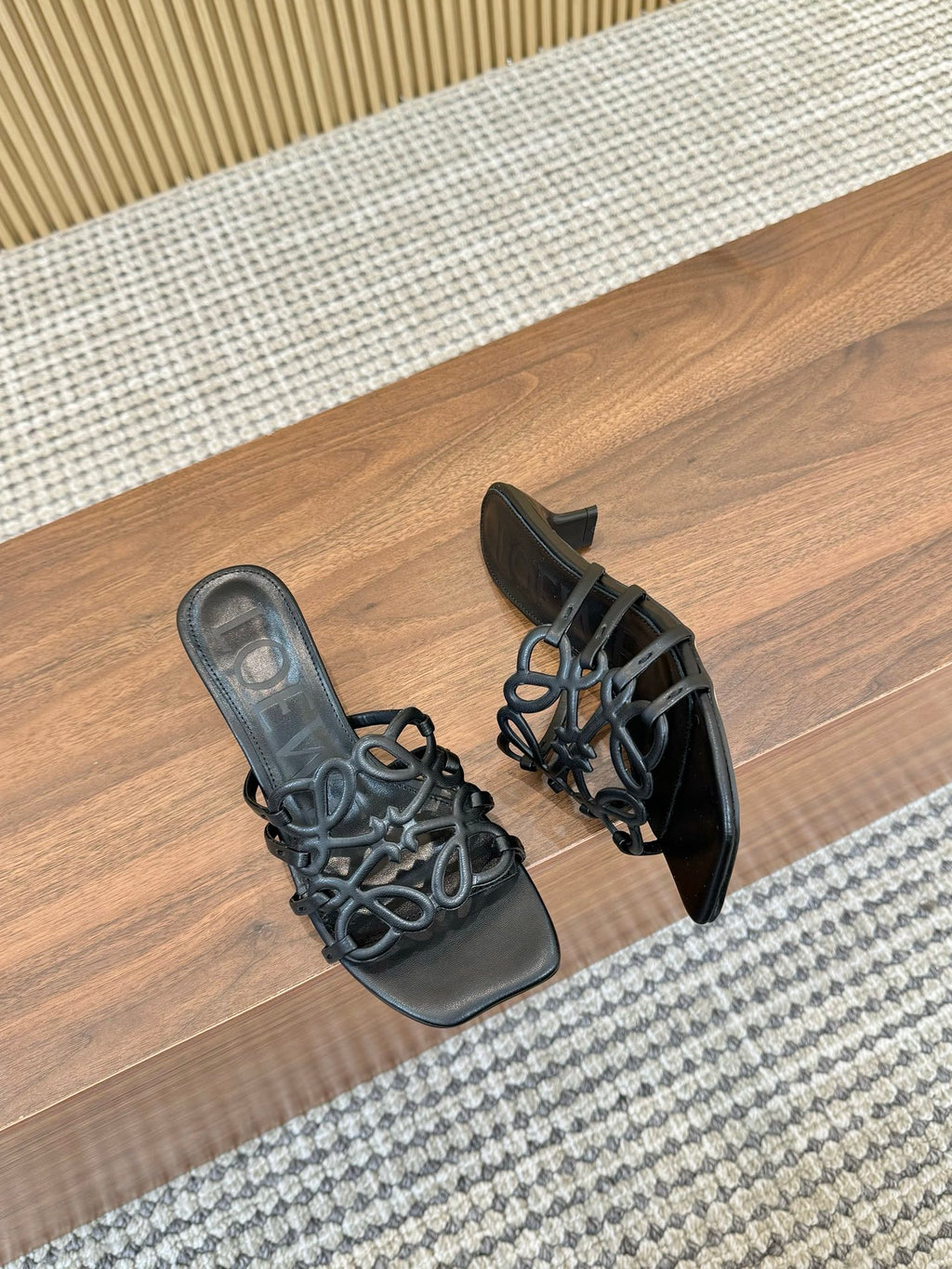 255QA33Z Popular  leather Slippers