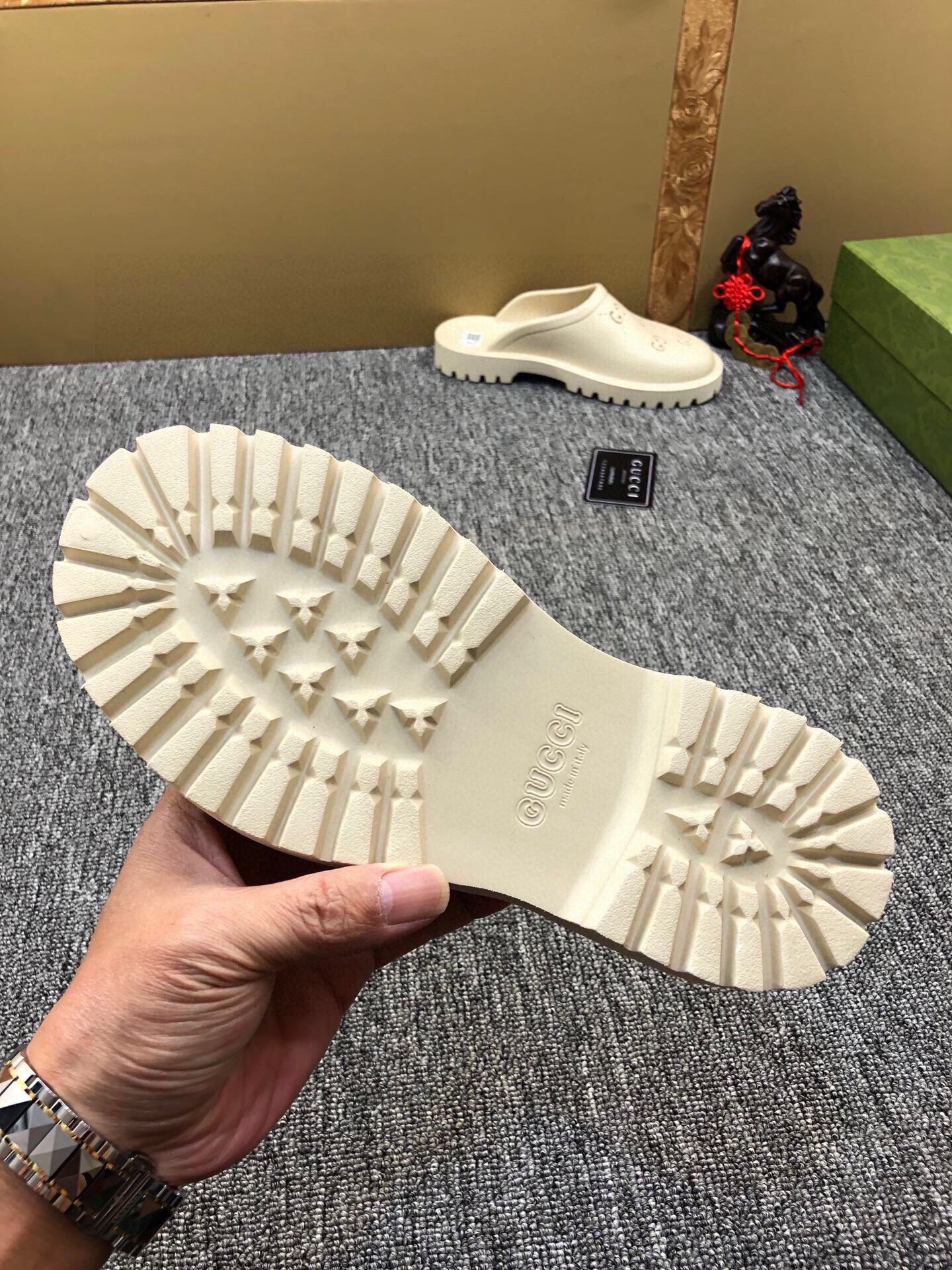 5WB243Z Popular Slippers